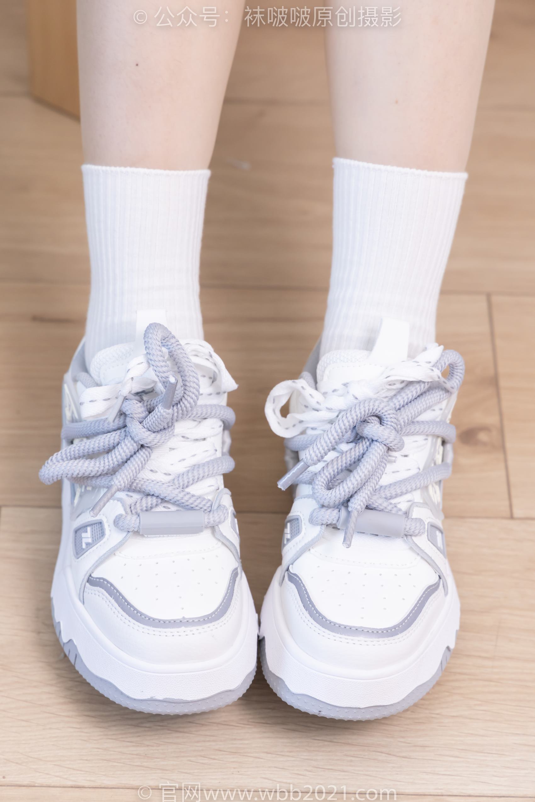 图片[32]-[BoBoSocks袜啵啵]NO.368 甜甜圈-运动鞋、白棉袜、油亮肉丝[160P] – 速更版-美库