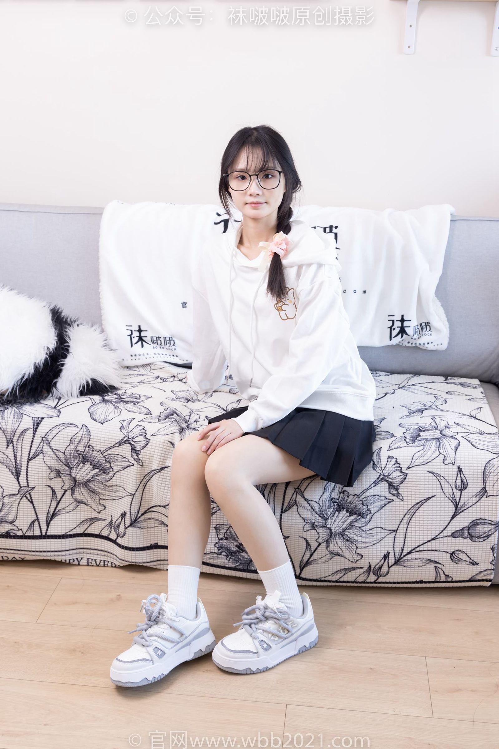 图片[33]-[BoBoSocks袜啵啵]NO.368 甜甜圈-运动鞋、白棉袜、油亮肉丝[160P] – 速更版-美库