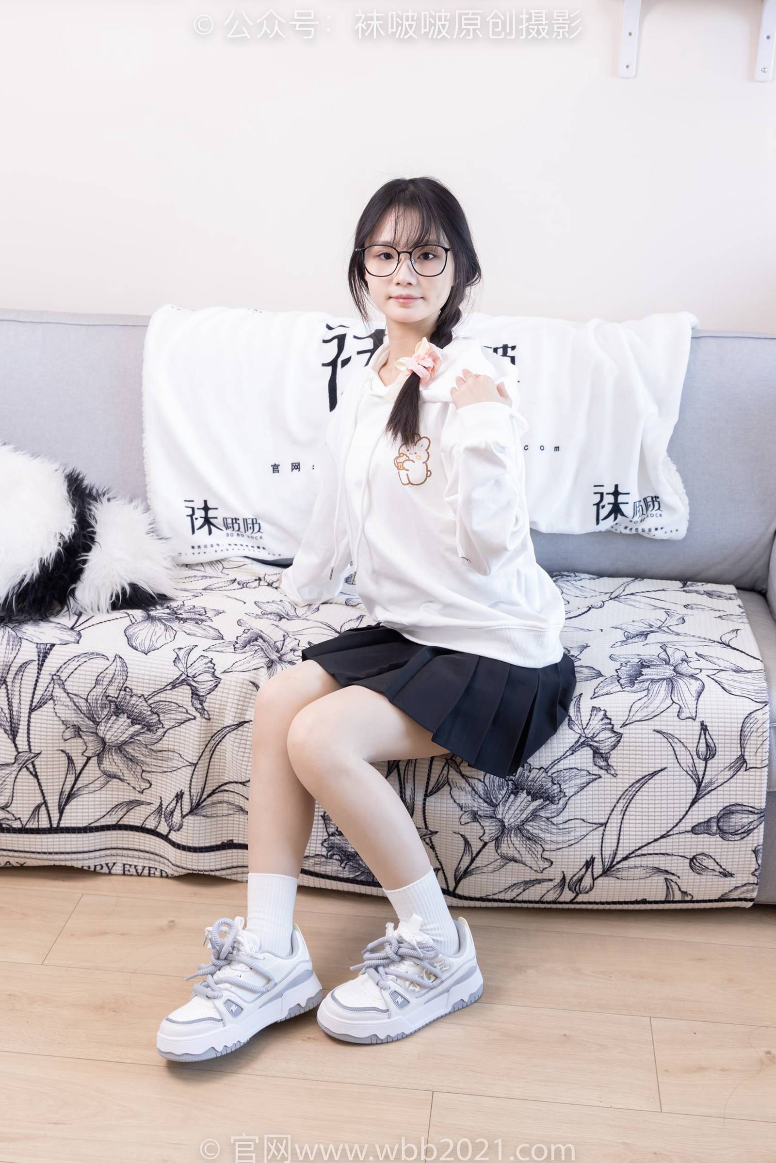 图片[34]-[BoBoSocks袜啵啵]NO.368 甜甜圈-运动鞋、白棉袜、油亮肉丝[160P] – 速更版-美库