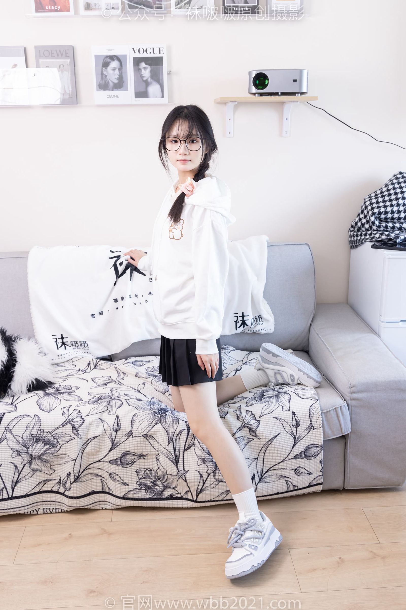 图片[35]-[BoBoSocks袜啵啵]NO.368 甜甜圈-运动鞋、白棉袜、油亮肉丝[160P] – 速更版-美库