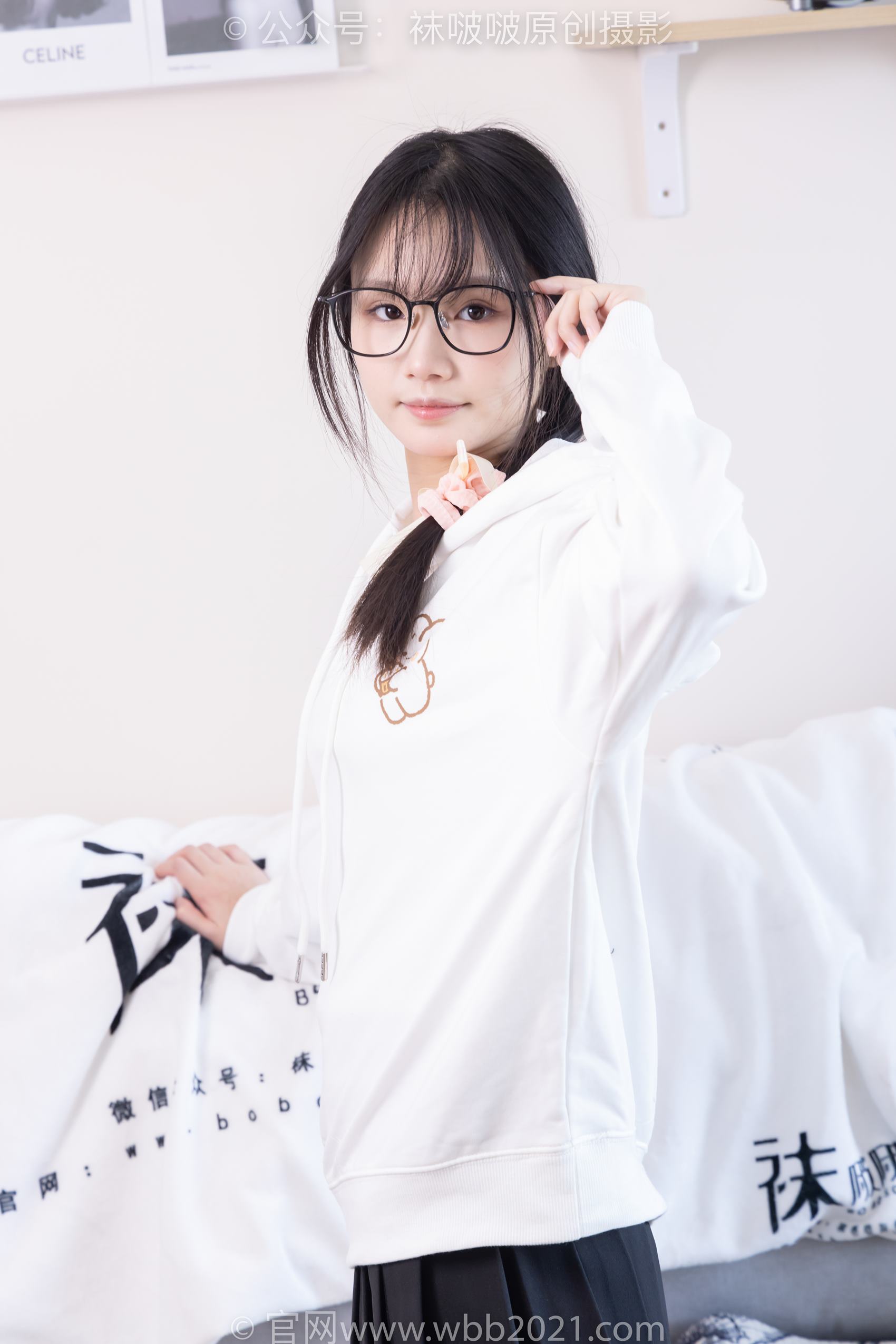 图片[37]-[BoBoSocks袜啵啵]NO.368 甜甜圈-运动鞋、白棉袜、油亮肉丝[160P] – 速更版-美库