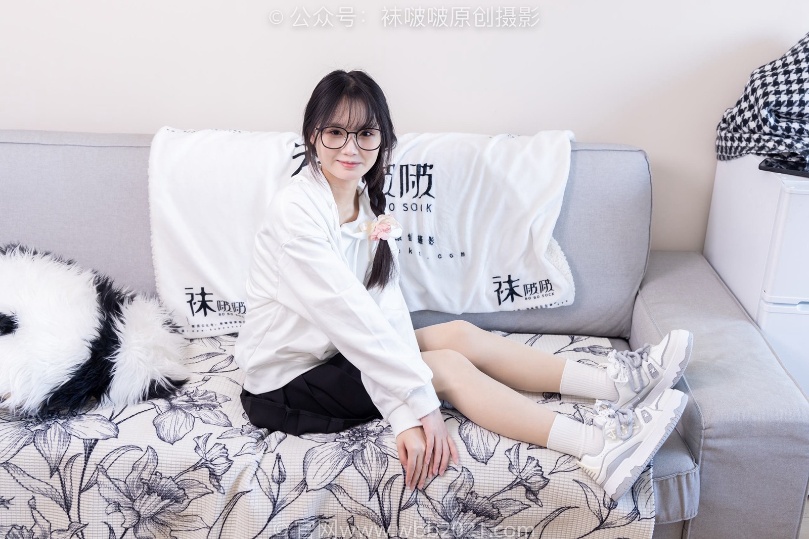 图片[50]-[BoBoSocks袜啵啵]NO.368 甜甜圈-运动鞋、白棉袜、油亮肉丝[160P] – 速更版-美库