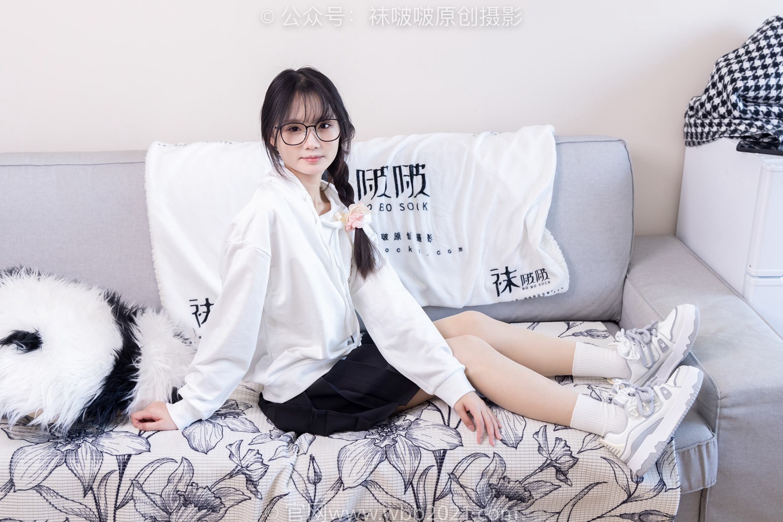 图片[51]-[BoBoSocks袜啵啵]NO.368 甜甜圈-运动鞋、白棉袜、油亮肉丝[160P] – 速更版-美库