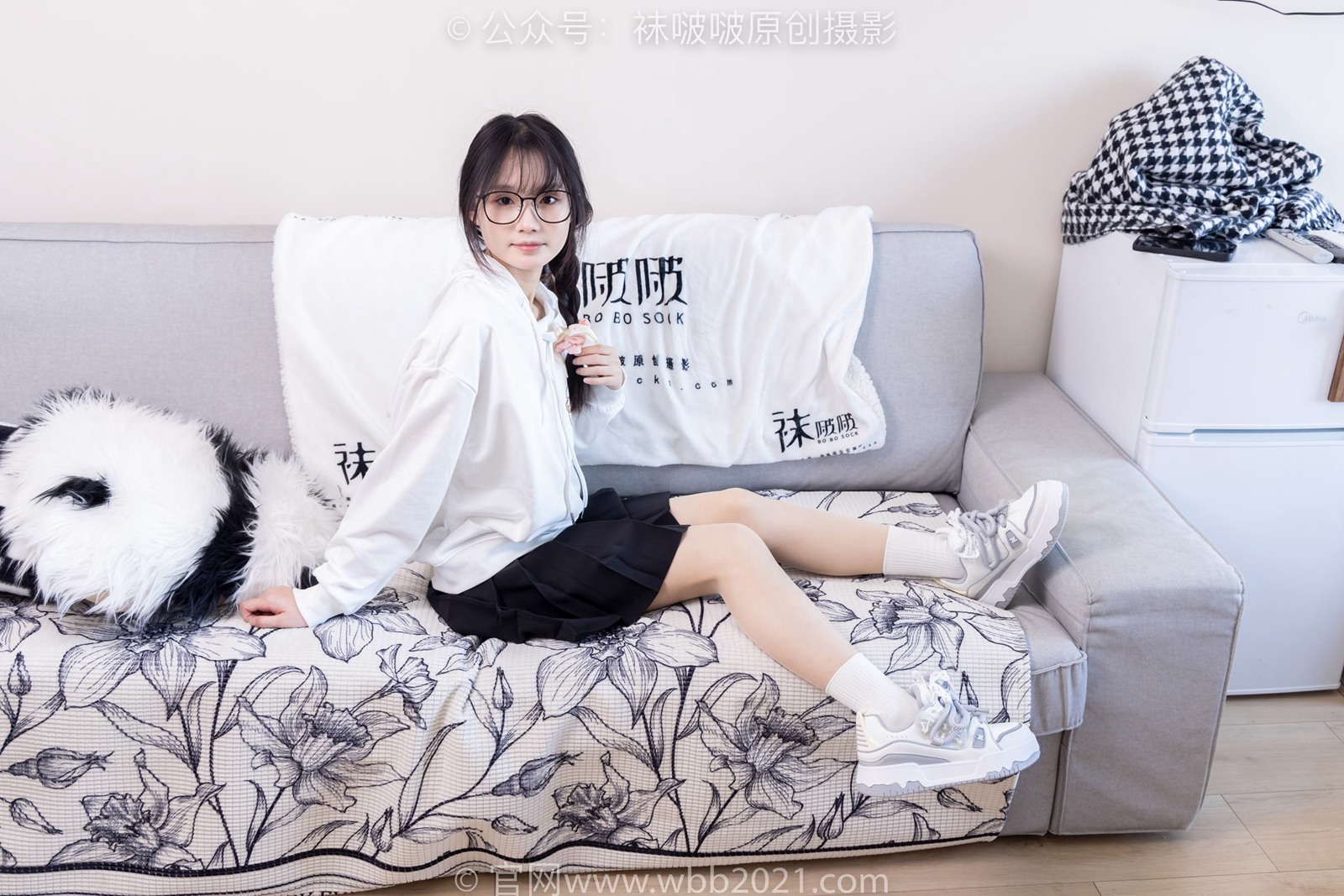 图片[52]-[BoBoSocks袜啵啵]NO.368 甜甜圈-运动鞋、白棉袜、油亮肉丝[160P] – 速更版-美库