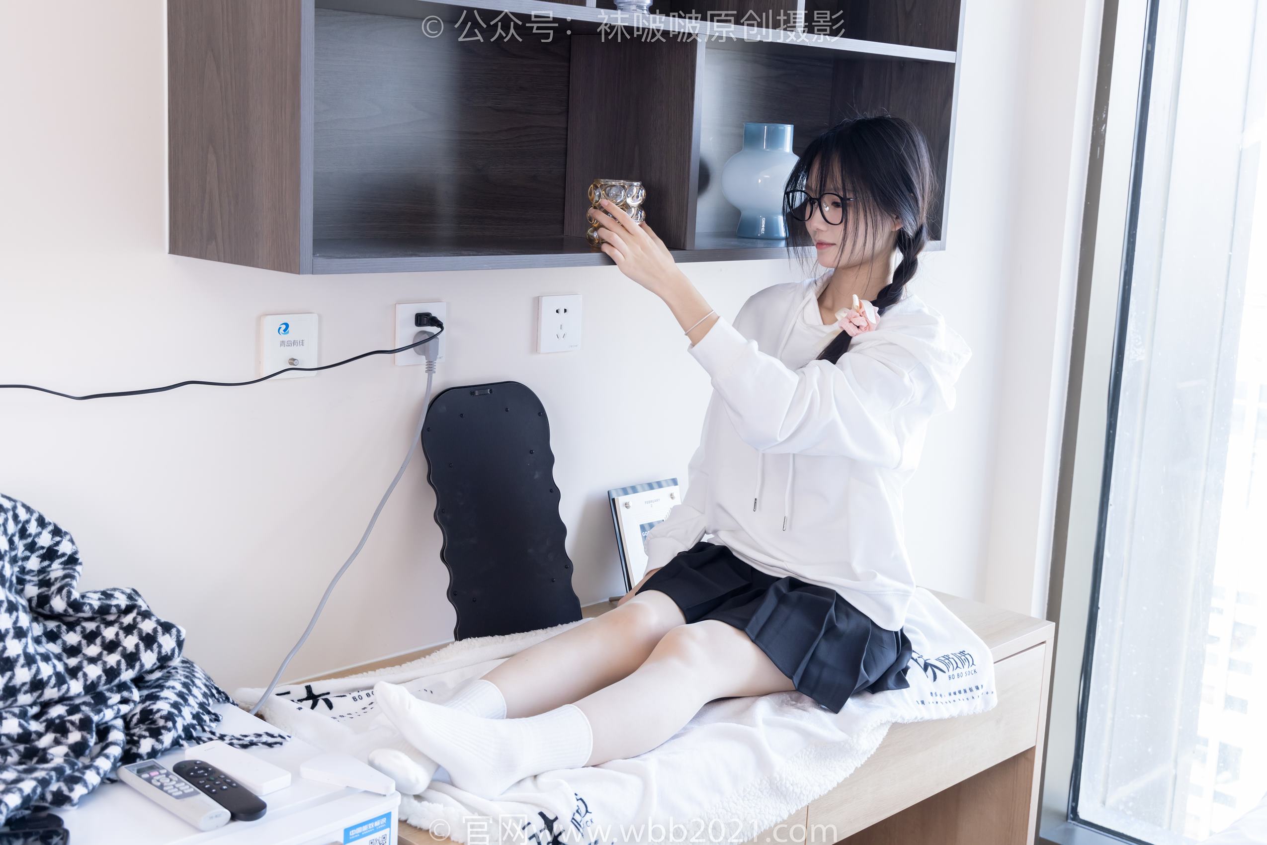 图片[57]-[BoBoSocks袜啵啵]NO.368 甜甜圈-运动鞋、白棉袜、油亮肉丝[160P] – 速更版-美库