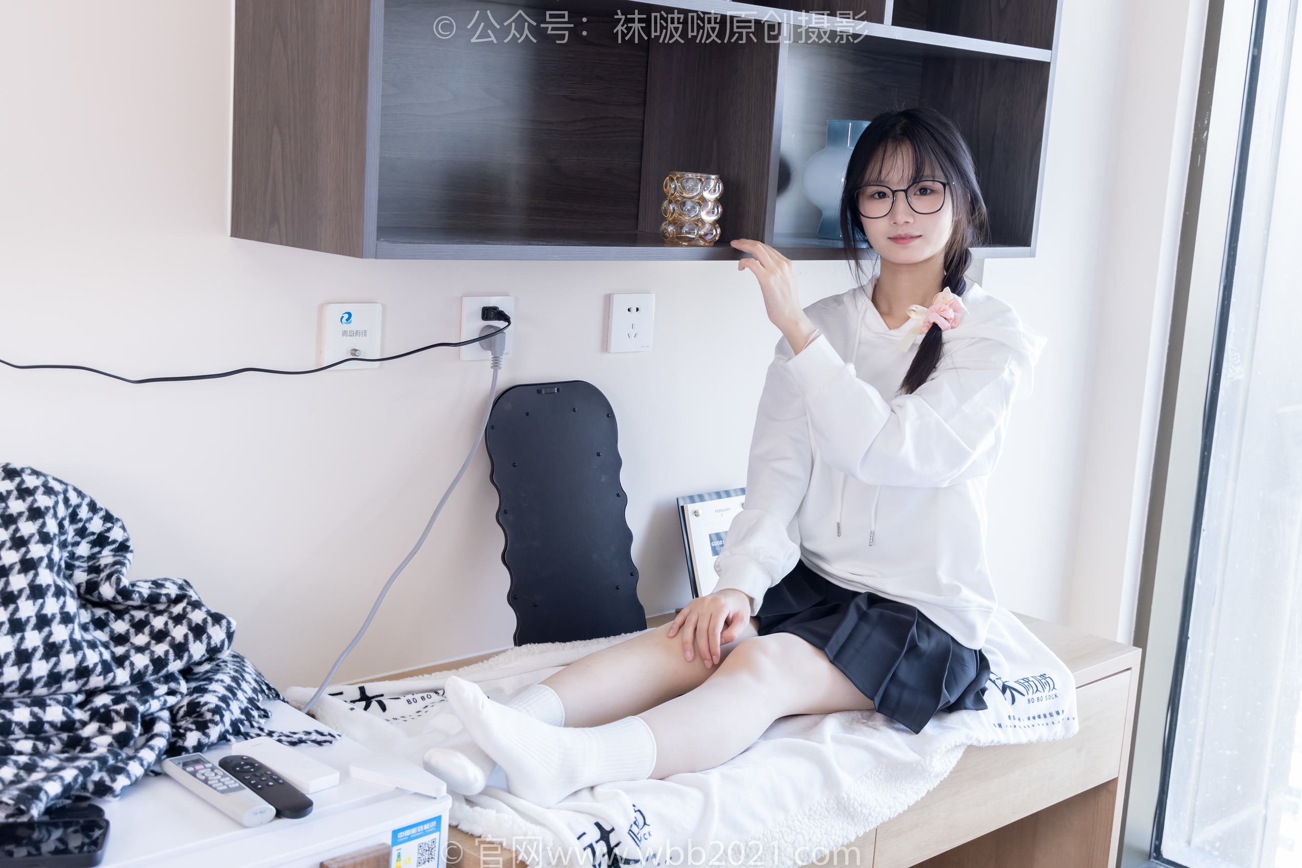 图片[58]-[BoBoSocks袜啵啵]NO.368 甜甜圈-运动鞋、白棉袜、油亮肉丝[160P] – 速更版-美库