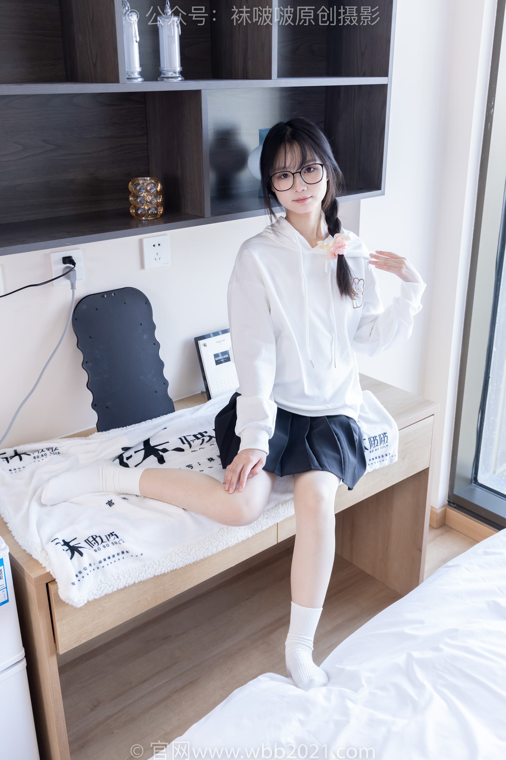 图片[69]-[BoBoSocks袜啵啵]NO.368 甜甜圈-运动鞋、白棉袜、油亮肉丝[160P] – 速更版-美库