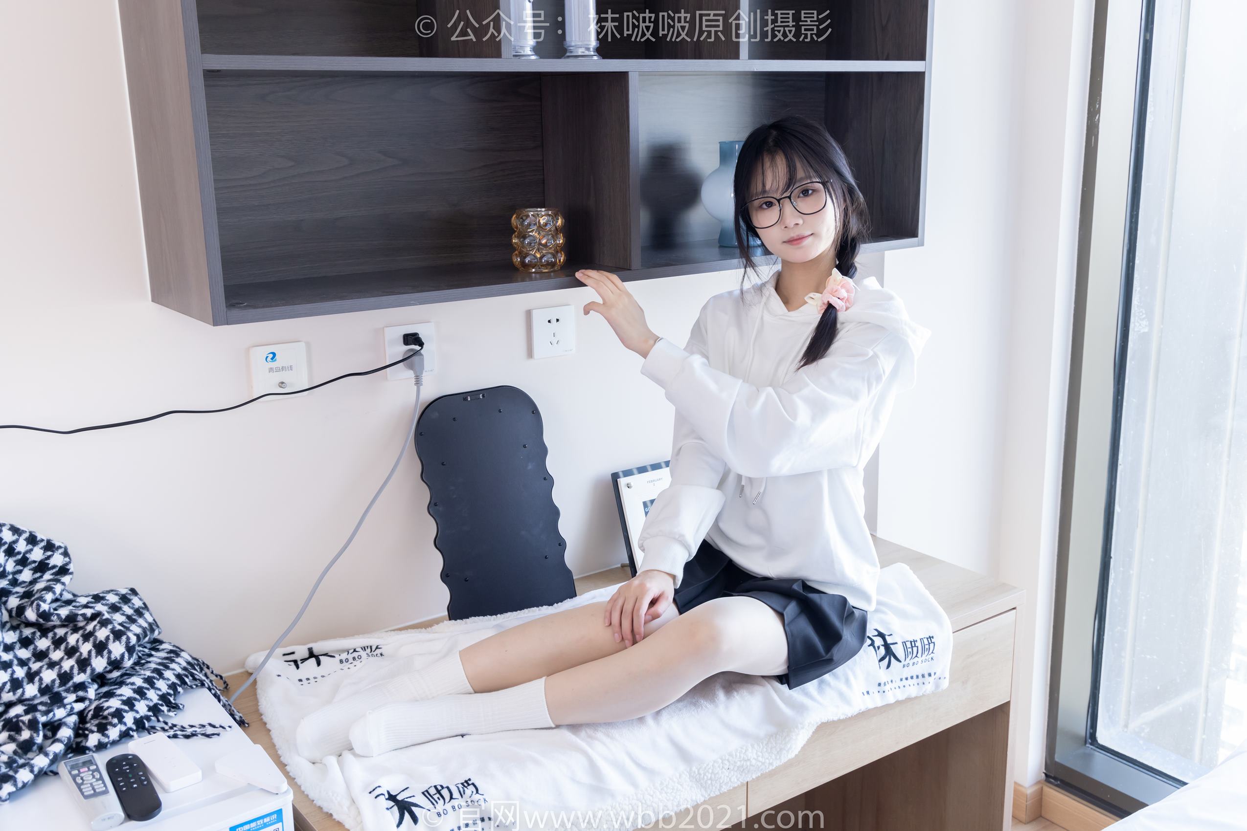 图片[79]-[BoBoSocks袜啵啵]NO.368 甜甜圈-运动鞋、白棉袜、油亮肉丝[160P] – 速更版-美库