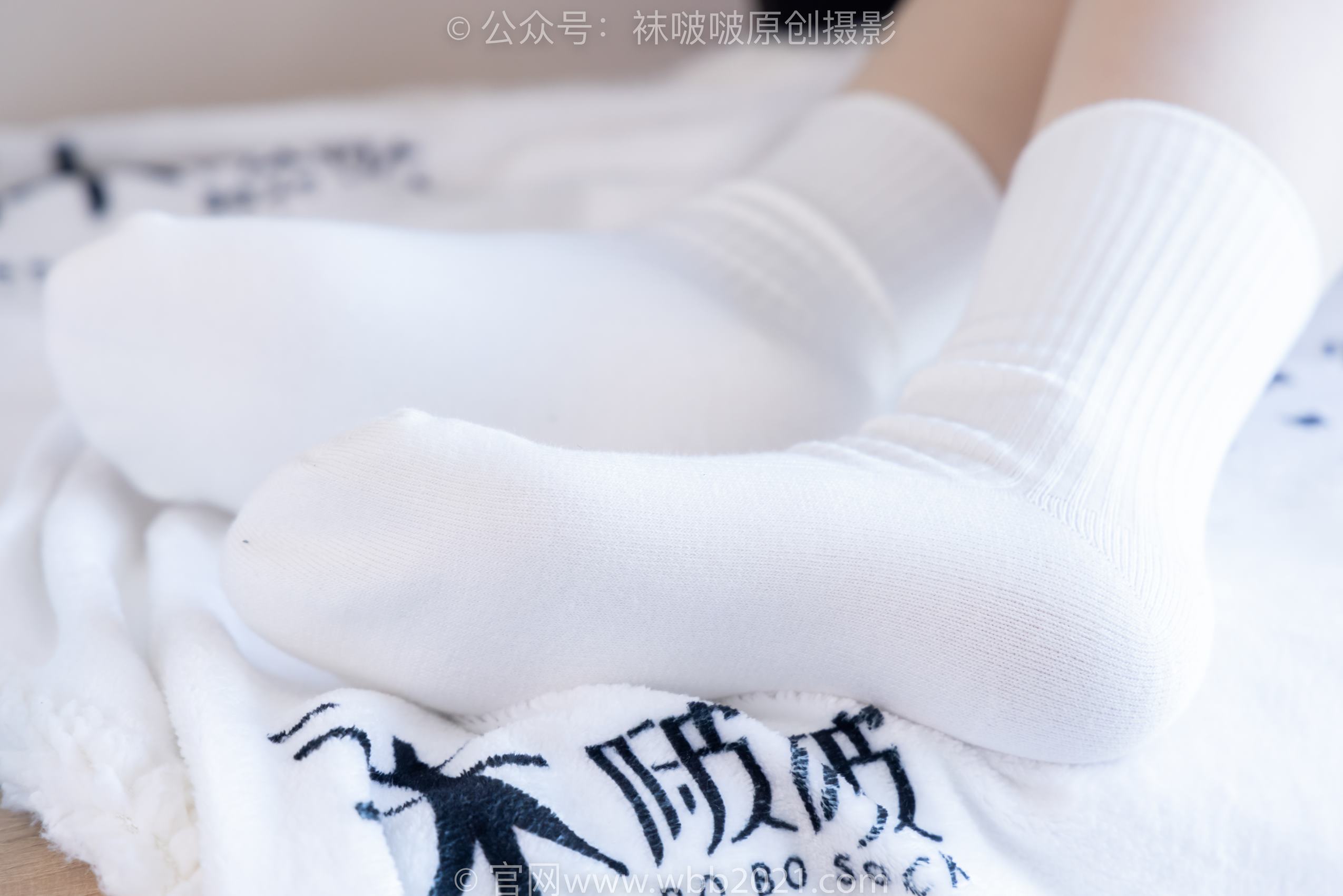 图片[81]-[BoBoSocks袜啵啵]NO.368 甜甜圈-运动鞋、白棉袜、油亮肉丝[160P] – 速更版-美库