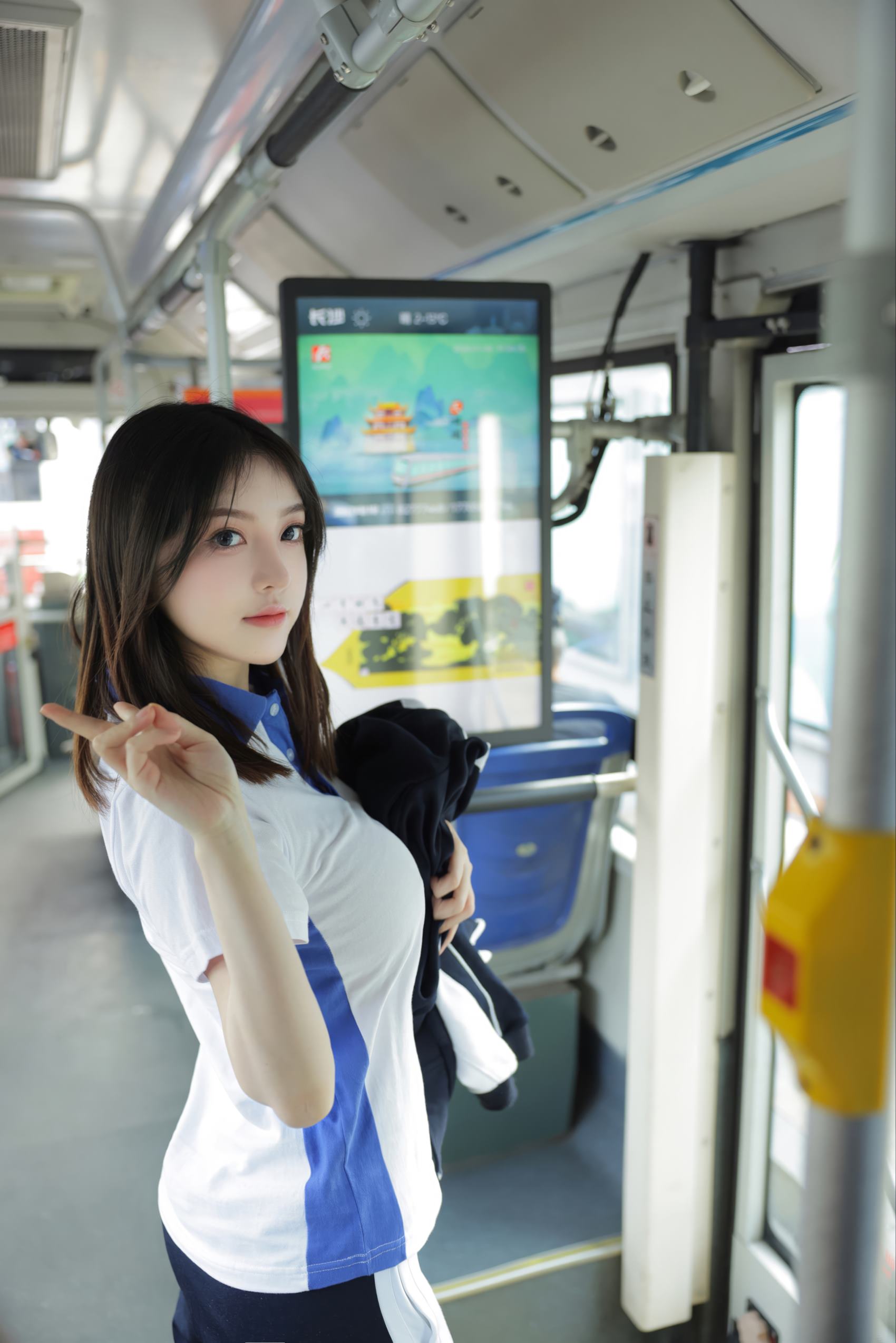 图片[23]-豆瓣酱 – 公交车写真[25P] – 速更版-美库