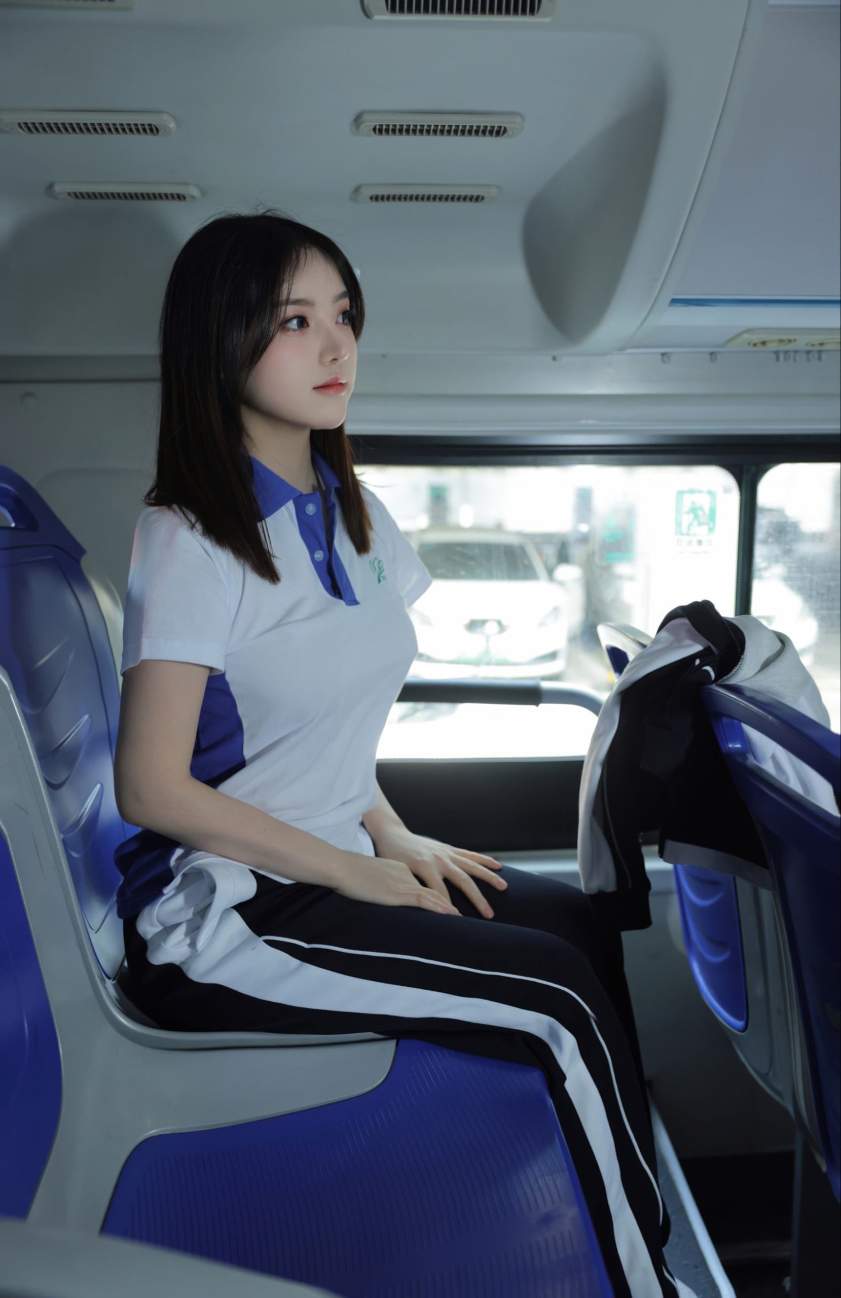 图片[24]-豆瓣酱 – 公交车写真[25P] – 速更版-美库