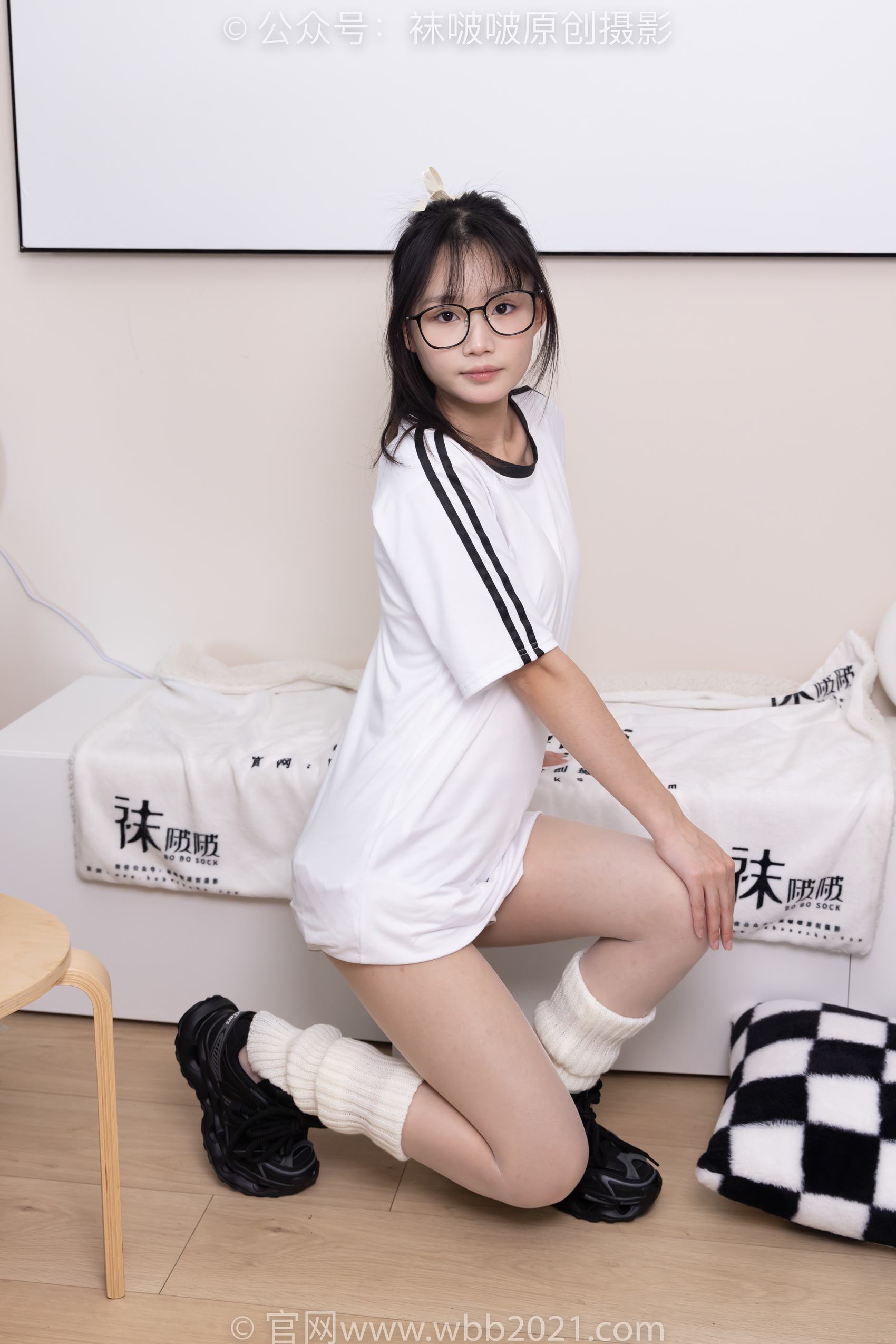 图片[25]-[BoBoSocks袜啵啵]NO.376 甜甜圈-运动鞋、堆堆袜套、白丝[150P] – 速更版-美库