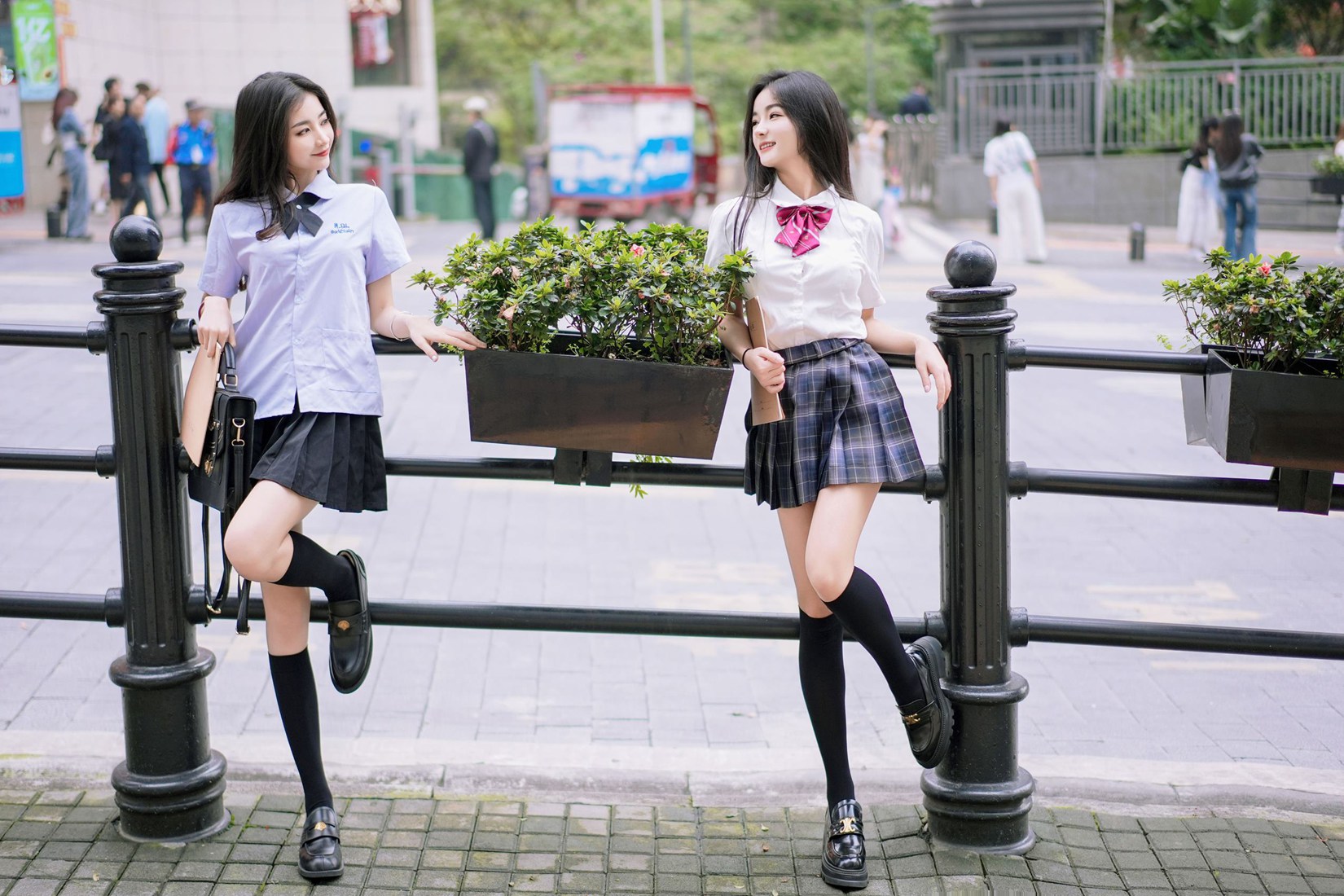 图片[18]-秀人名模鱼子酱Fish+谭小灵 – 《双人JK》[24P] – 速更版-美库