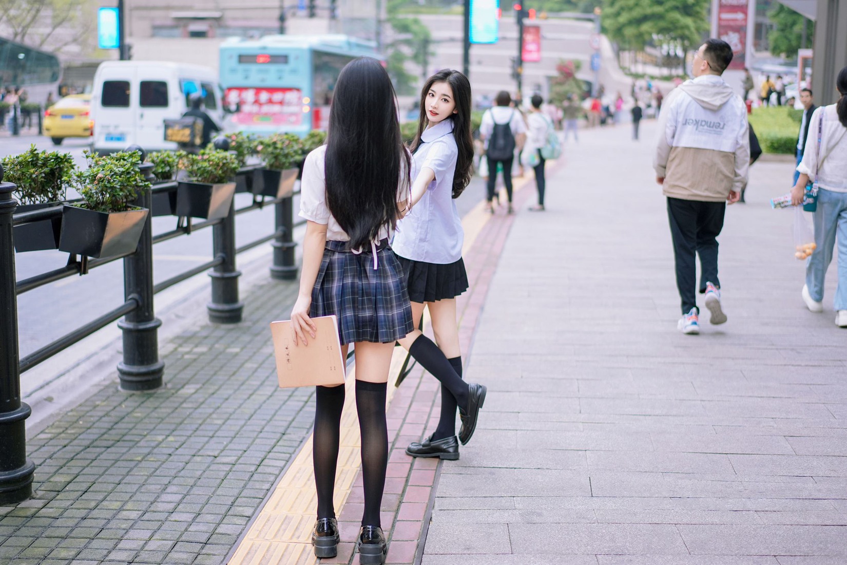 图片[19]-秀人名模鱼子酱Fish+谭小灵 – 《双人JK》[24P] – 速更版-美库