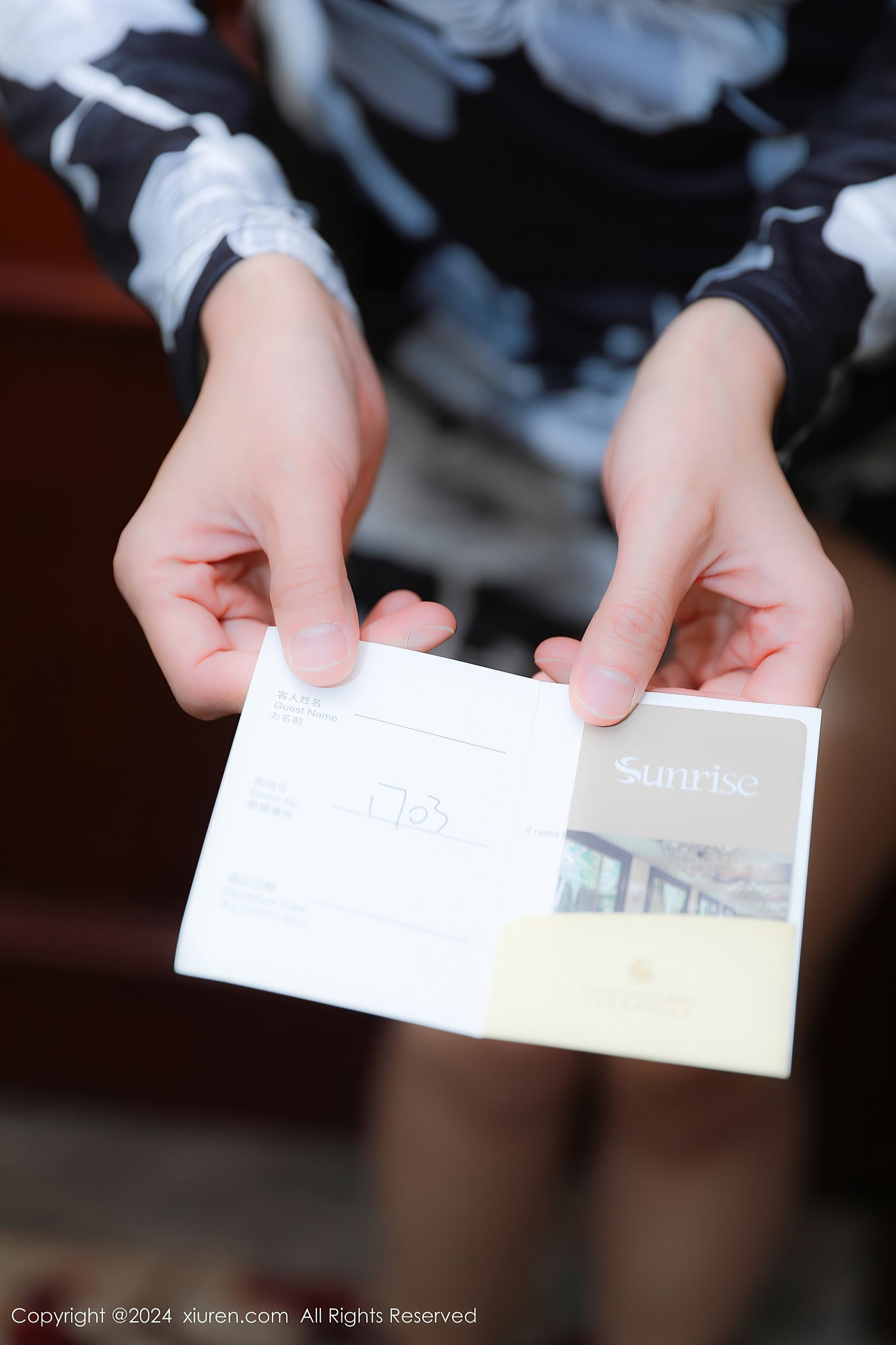 图片[24]-[Xiuren秀人网]2024.06.11 NO.8680 大美妞儿 一字高跟大长腿 [25+1P] – 速更版-美库