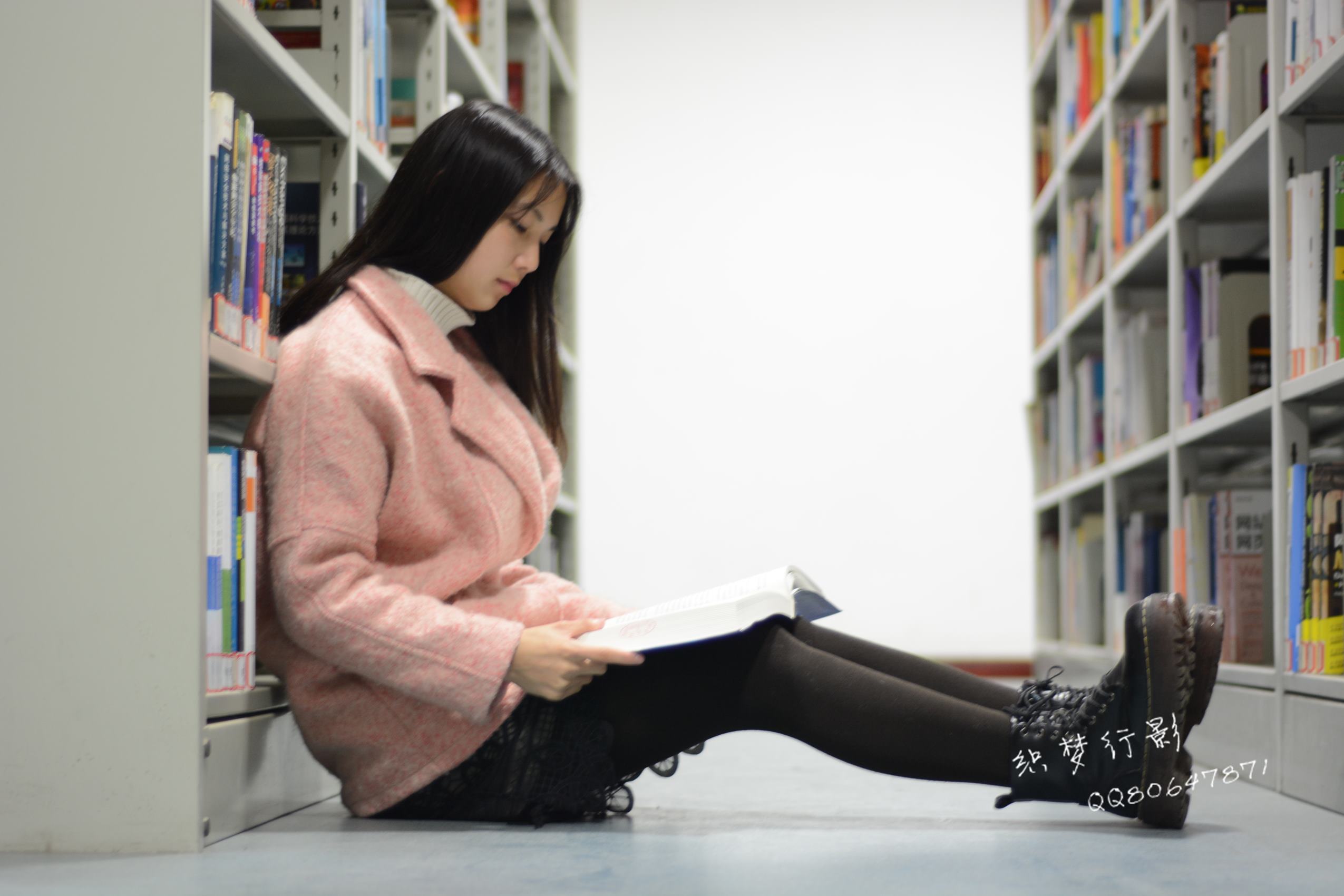 图片[10]-织梦行影@NO.040-第三十九期 校园图书馆小美女打底裤马丁靴白袜美脚（校园）[165P] – 速更版-美库