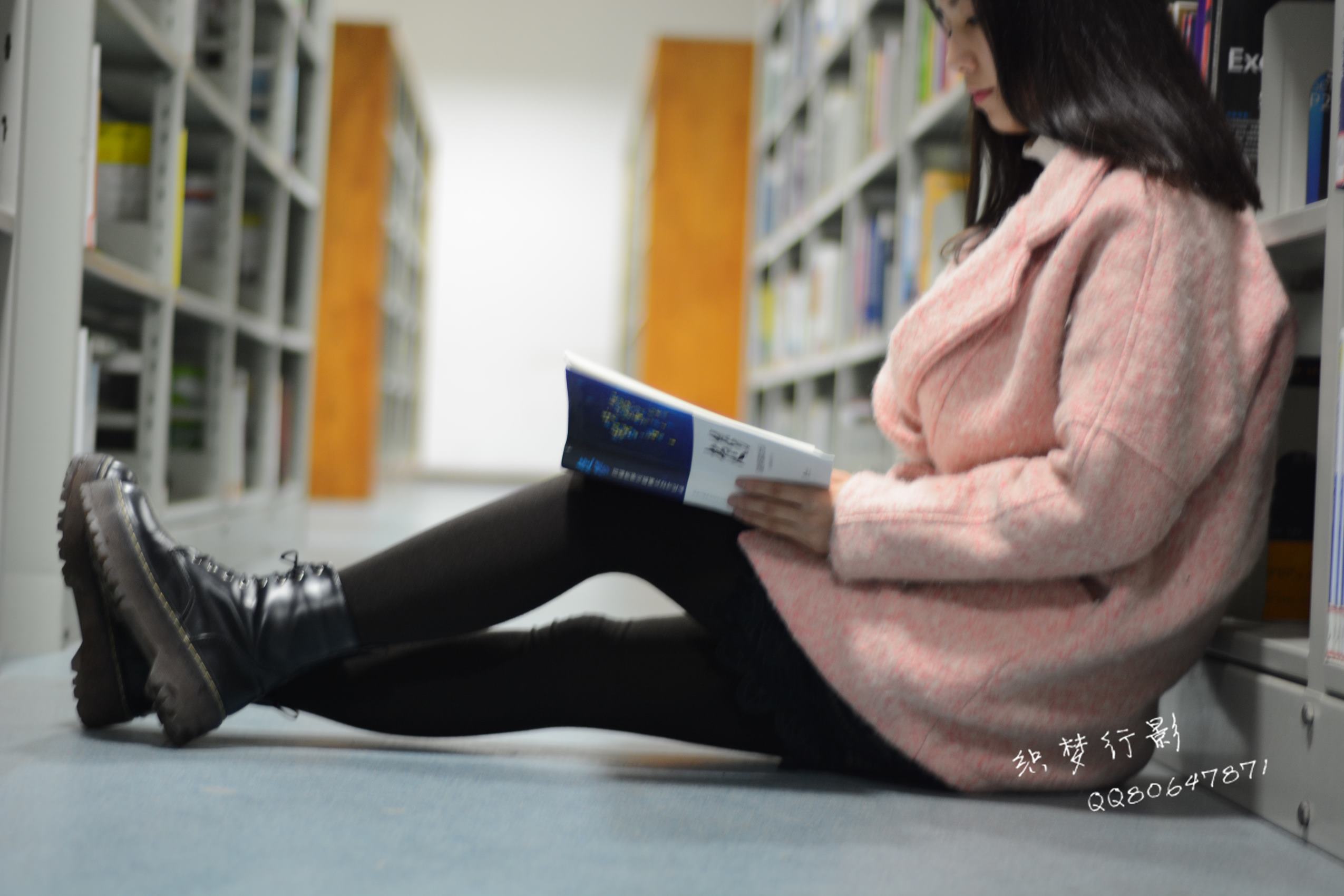 图片[13]-织梦行影@NO.040-第三十九期 校园图书馆小美女打底裤马丁靴白袜美脚（校园）[165P] – 速更版-美库