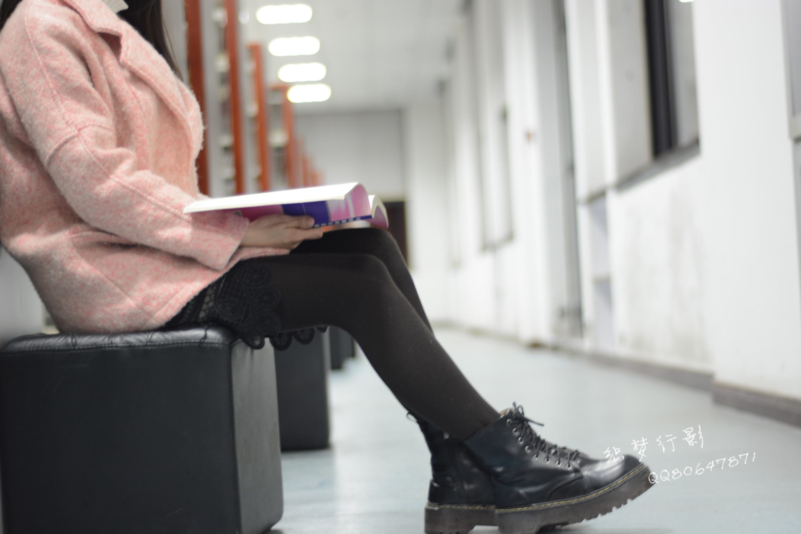 图片[19]-织梦行影@NO.040-第三十九期 校园图书馆小美女打底裤马丁靴白袜美脚（校园）[165P] – 速更版-美库