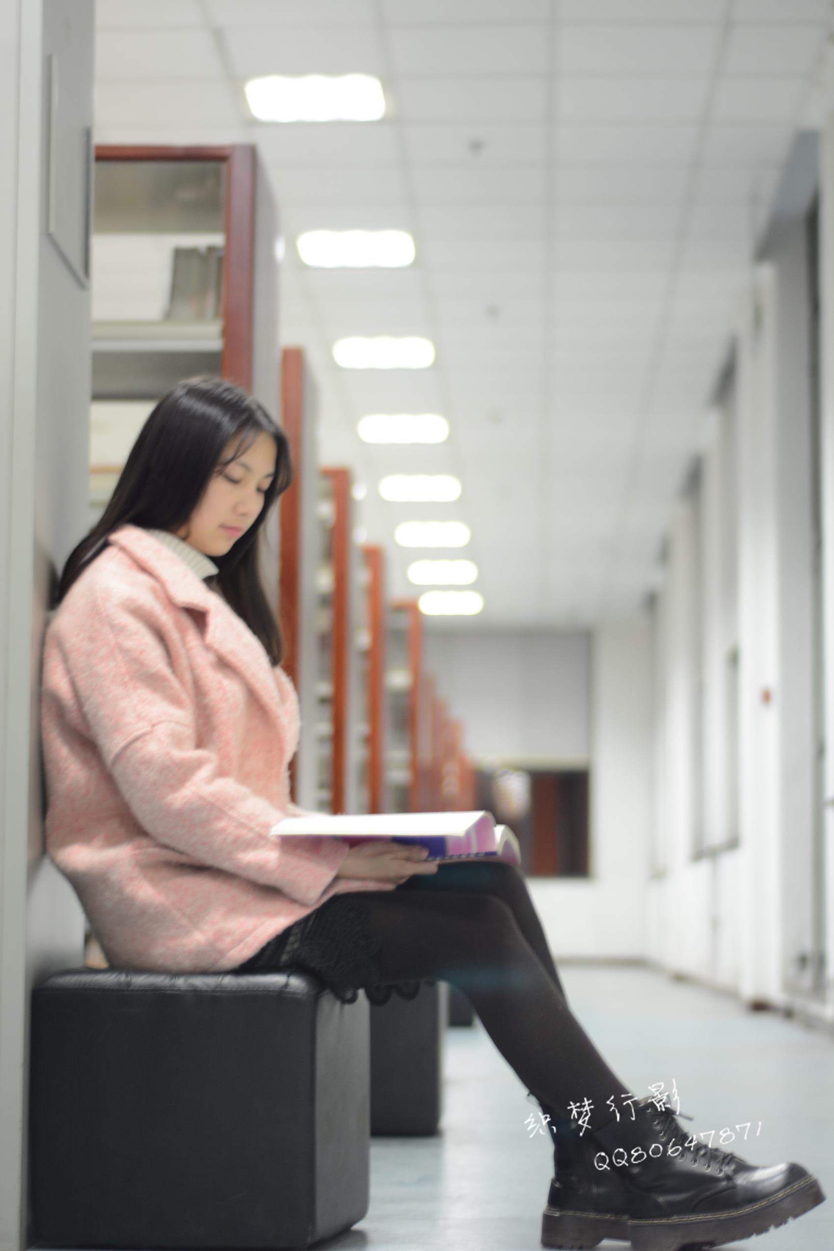 图片[20]-织梦行影@NO.040-第三十九期 校园图书馆小美女打底裤马丁靴白袜美脚（校园）[165P] – 速更版-美库