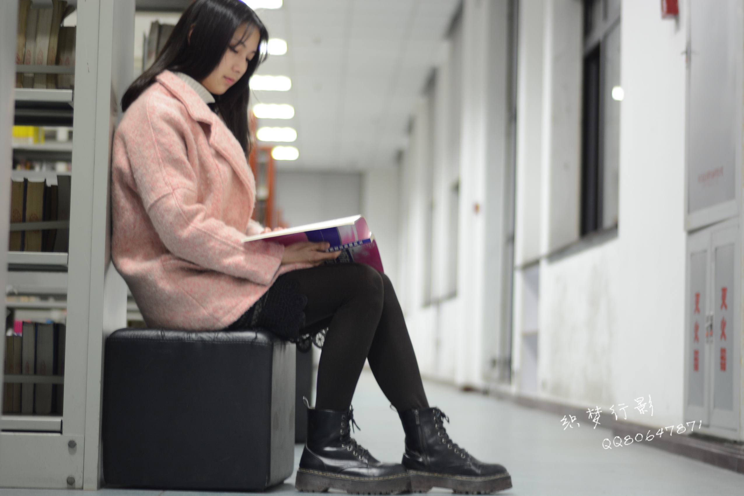 图片[23]-织梦行影@NO.040-第三十九期 校园图书馆小美女打底裤马丁靴白袜美脚（校园）[165P] – 速更版-美库