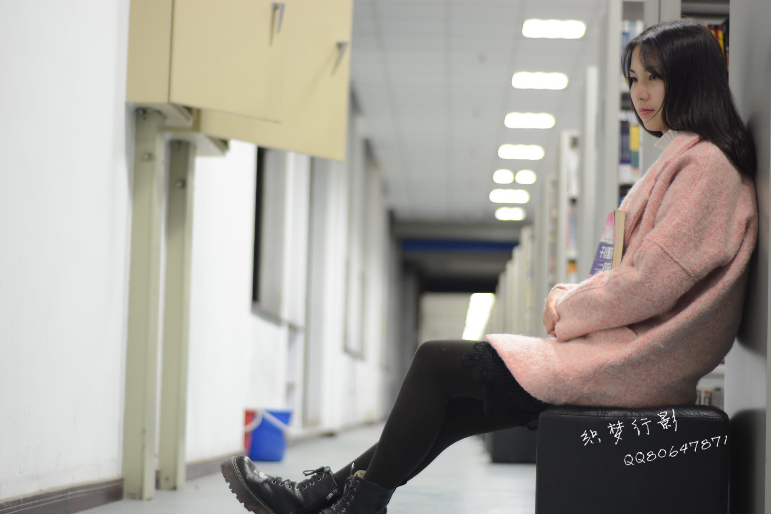 图片[26]-织梦行影@NO.040-第三十九期 校园图书馆小美女打底裤马丁靴白袜美脚（校园）[165P] – 速更版-美库