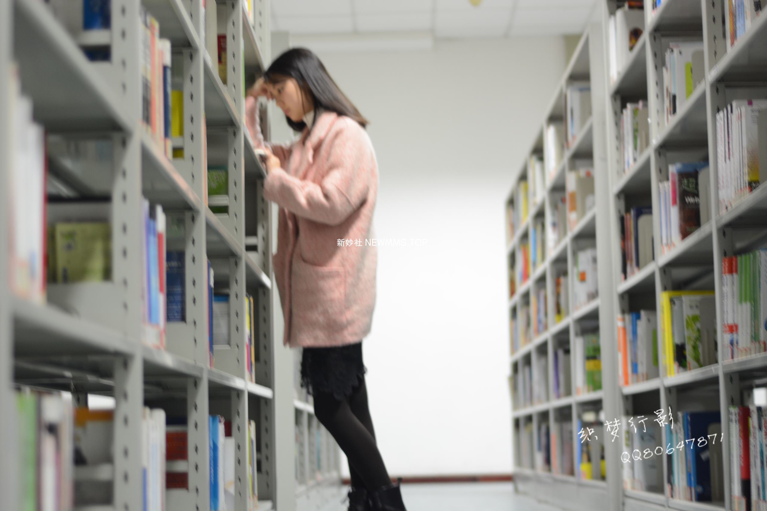 图片[43]-织梦行影@NO.040-第三十九期 校园图书馆小美女打底裤马丁靴白袜美脚（校园）[165P] – 速更版-美库