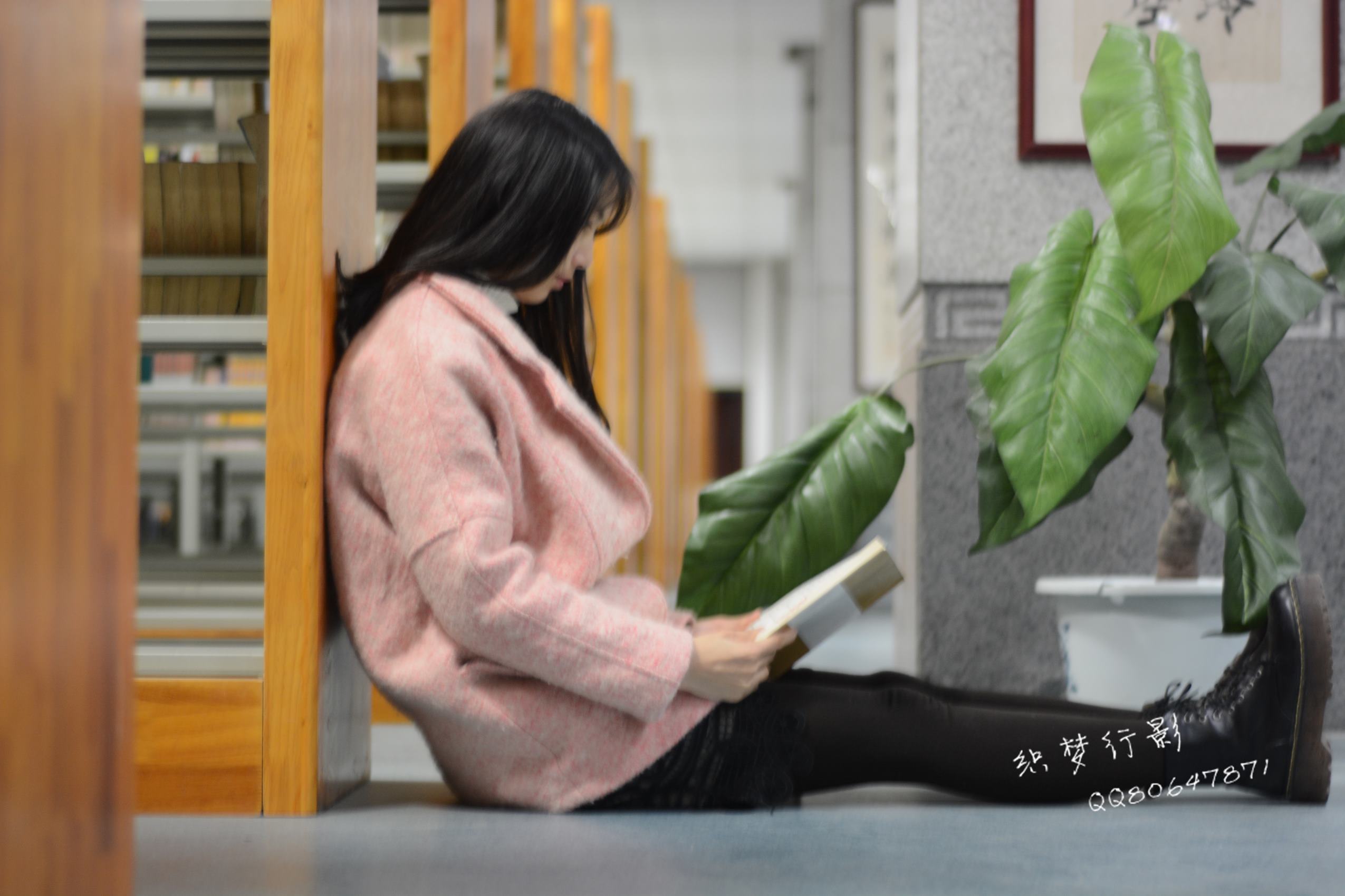 图片[57]-织梦行影@NO.040-第三十九期 校园图书馆小美女打底裤马丁靴白袜美脚（校园）[165P] – 速更版-美库