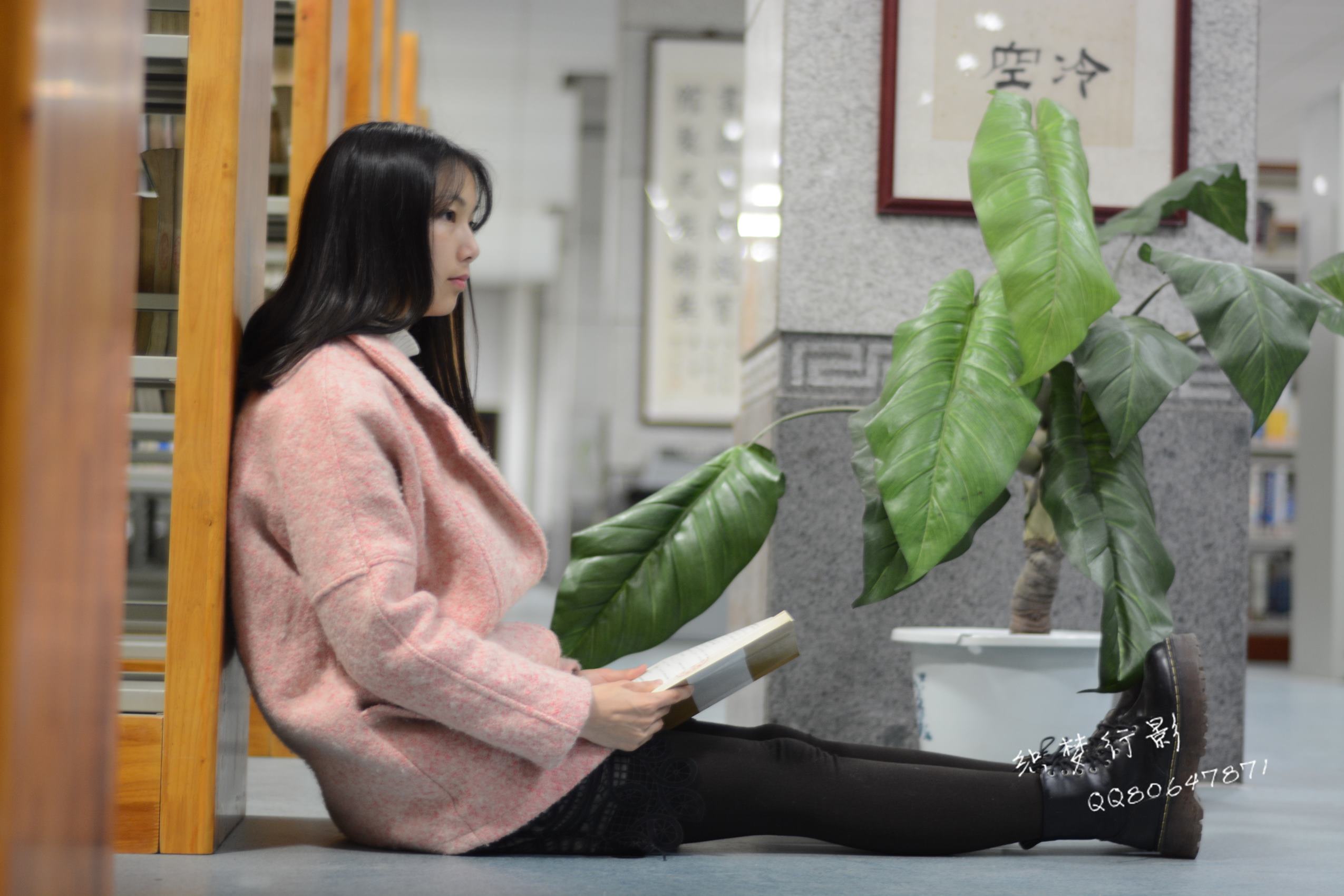 图片[61]-织梦行影@NO.040-第三十九期 校园图书馆小美女打底裤马丁靴白袜美脚（校园）[165P] – 速更版-美库