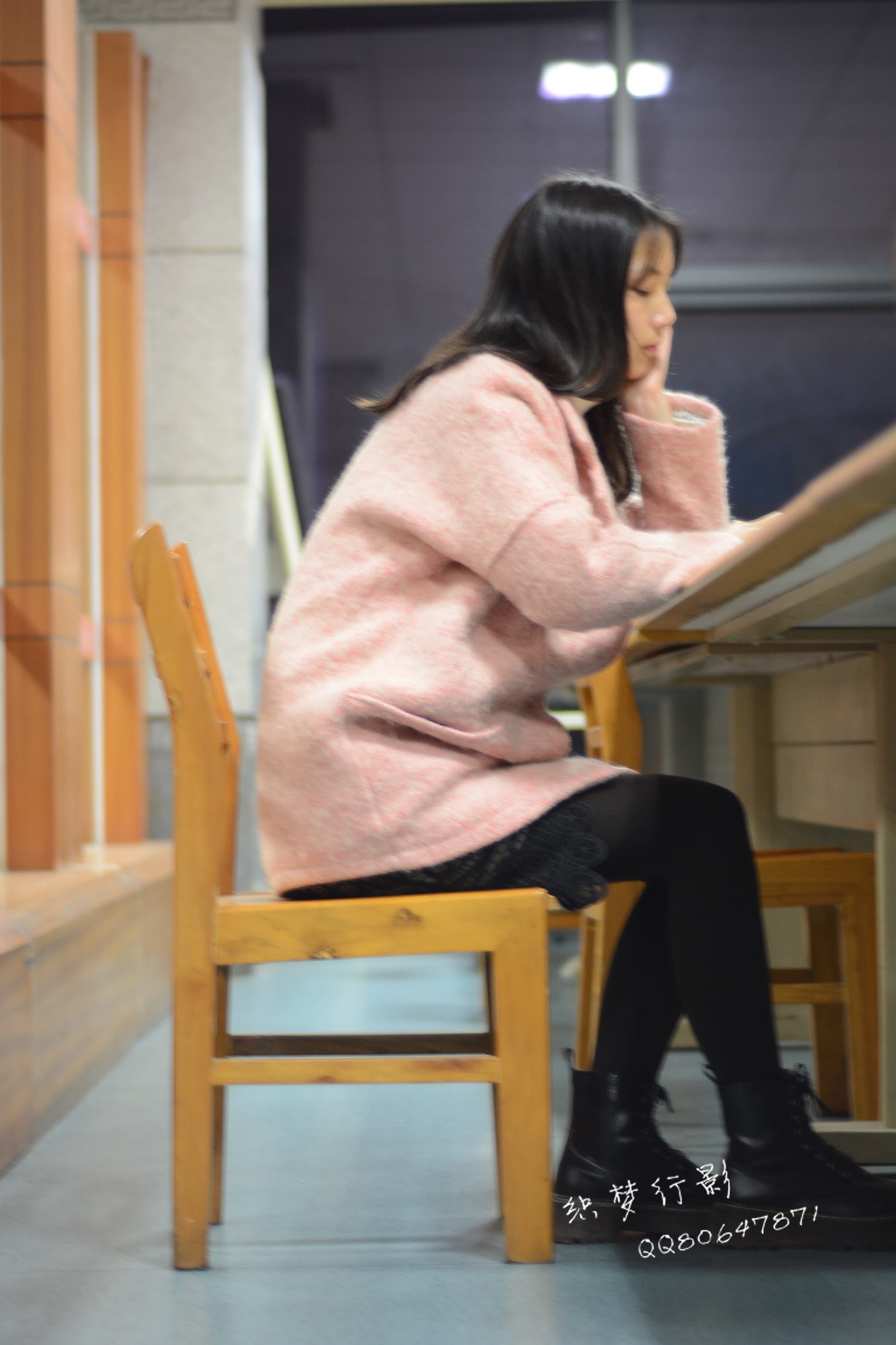 图片[95]-织梦行影@NO.040-第三十九期 校园图书馆小美女打底裤马丁靴白袜美脚（校园）[165P] – 速更版-美库