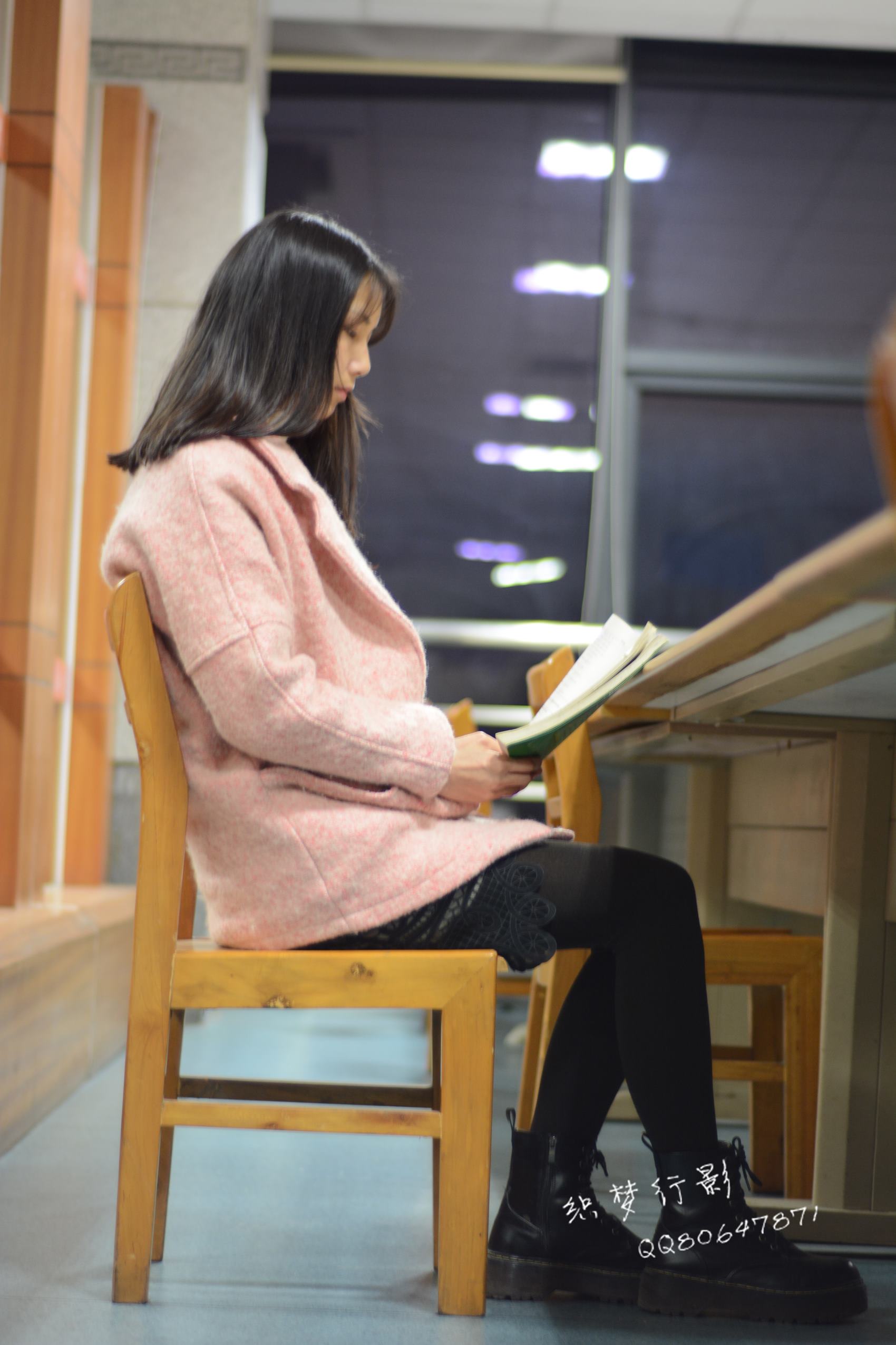 图片[98]-织梦行影@NO.040-第三十九期 校园图书馆小美女打底裤马丁靴白袜美脚（校园）[165P] – 速更版-美库