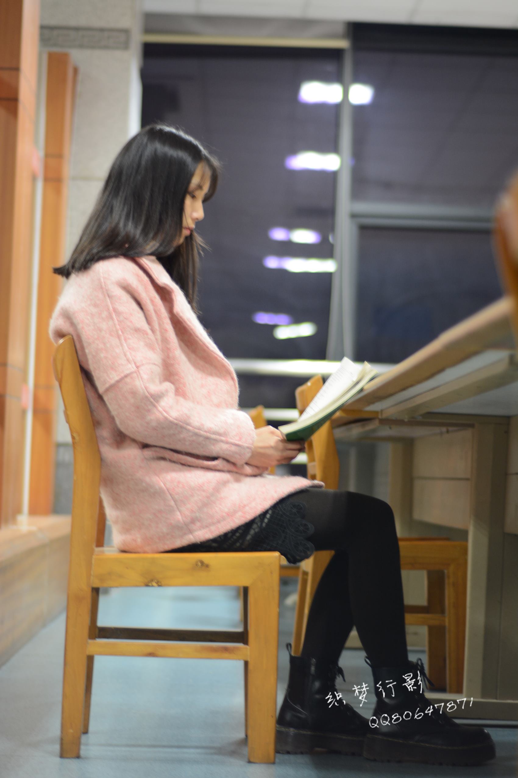 图片[99]-织梦行影@NO.040-第三十九期 校园图书馆小美女打底裤马丁靴白袜美脚（校园）[165P] – 速更版-美库