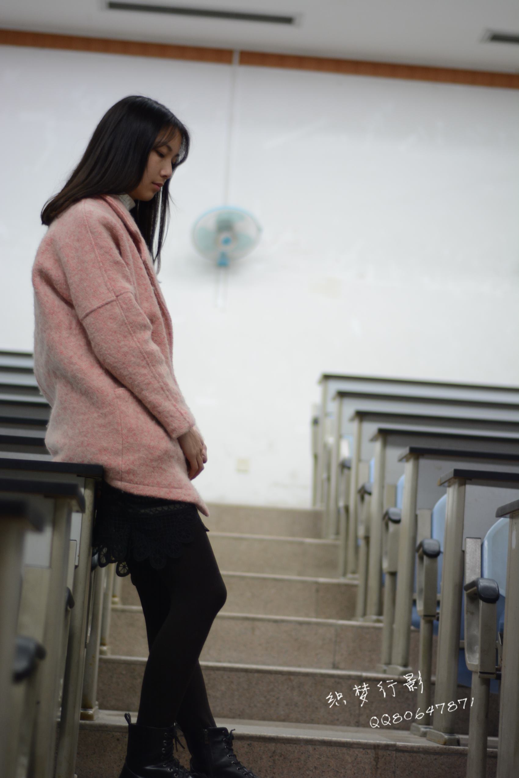 图片[105]-织梦行影@NO.040-第三十九期 校园图书馆小美女打底裤马丁靴白袜美脚（校园）[165P] – 速更版-美库