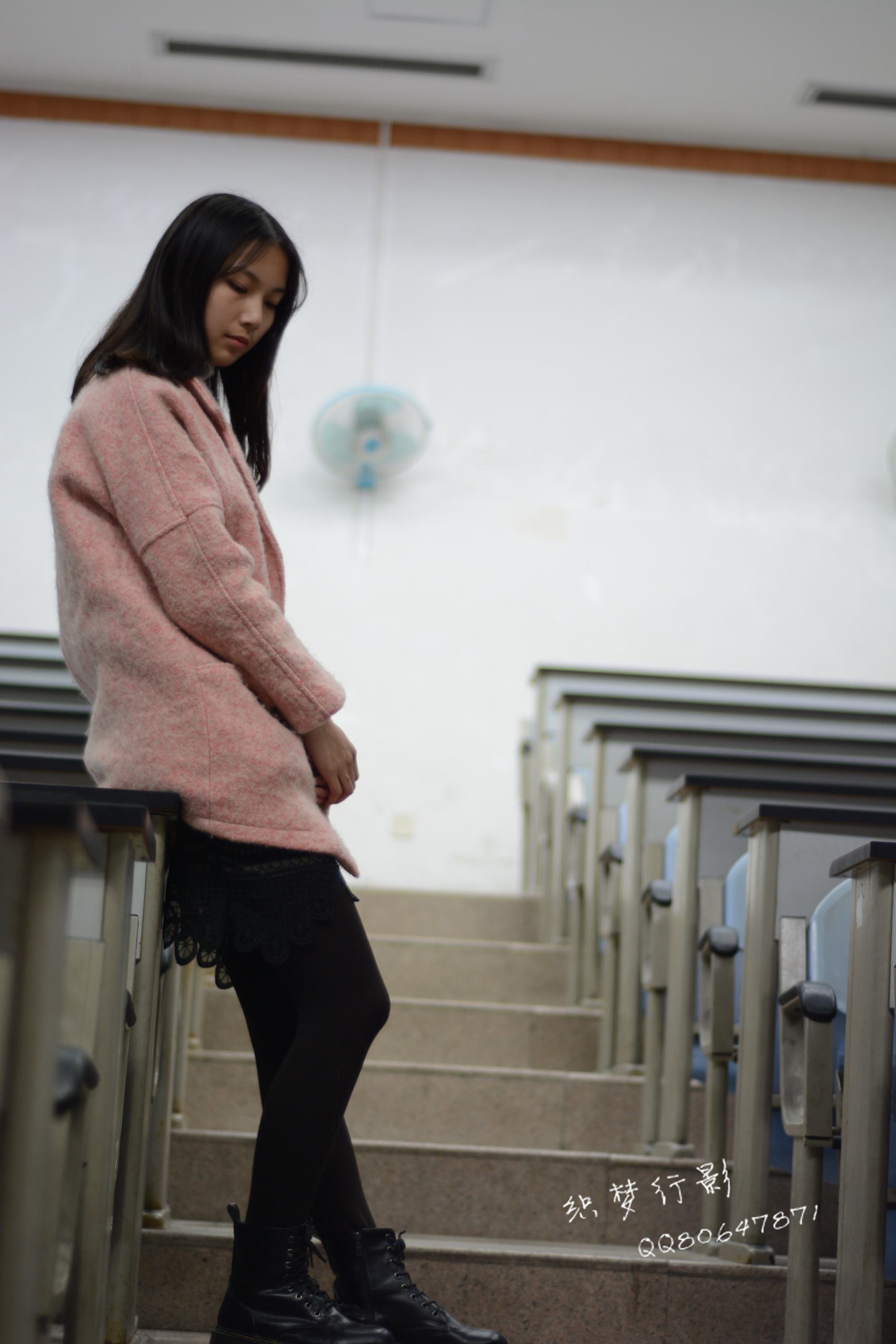 图片[107]-织梦行影@NO.040-第三十九期 校园图书馆小美女打底裤马丁靴白袜美脚（校园）[165P] – 速更版-美库