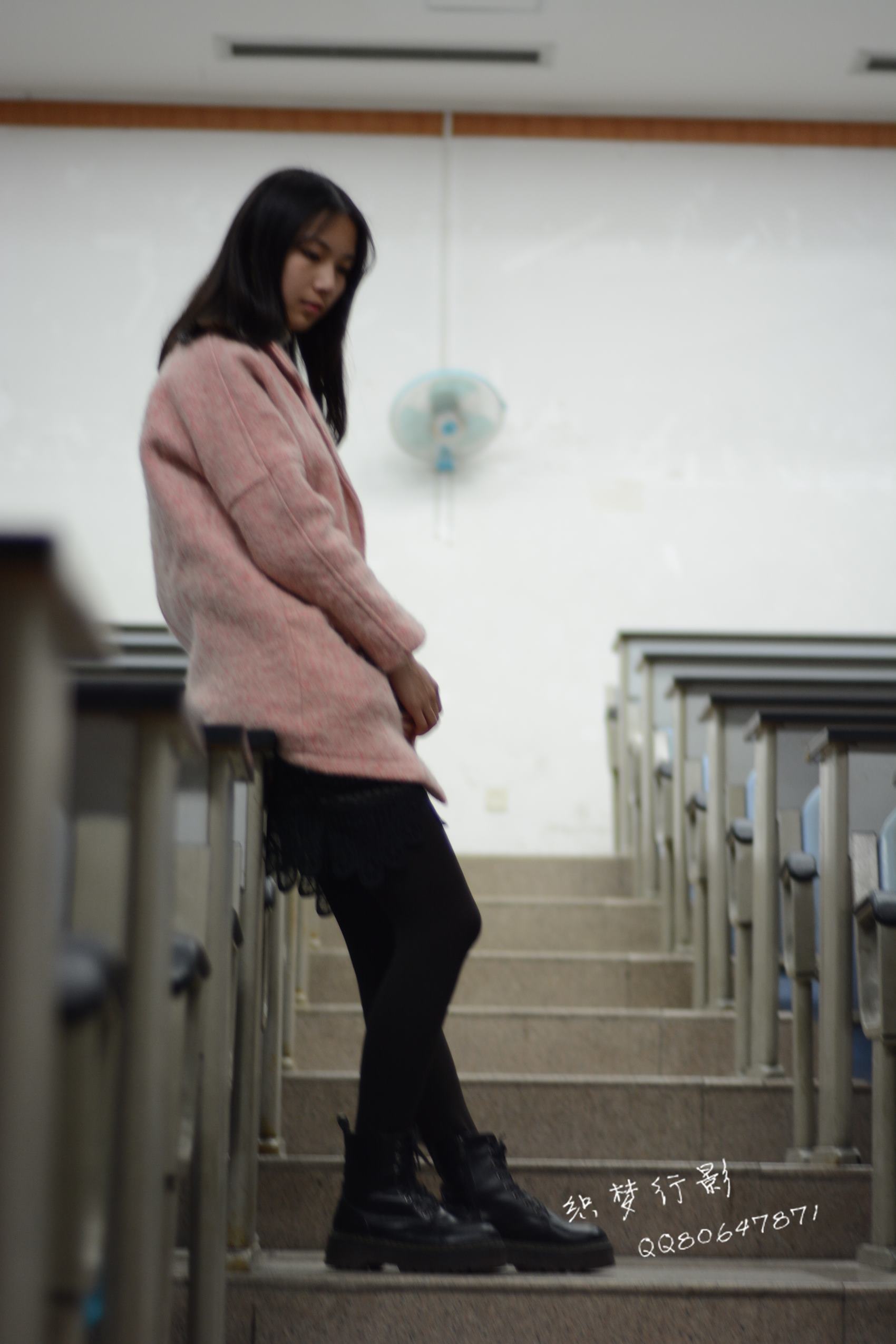 图片[108]-织梦行影@NO.040-第三十九期 校园图书馆小美女打底裤马丁靴白袜美脚（校园）[165P] – 速更版-美库