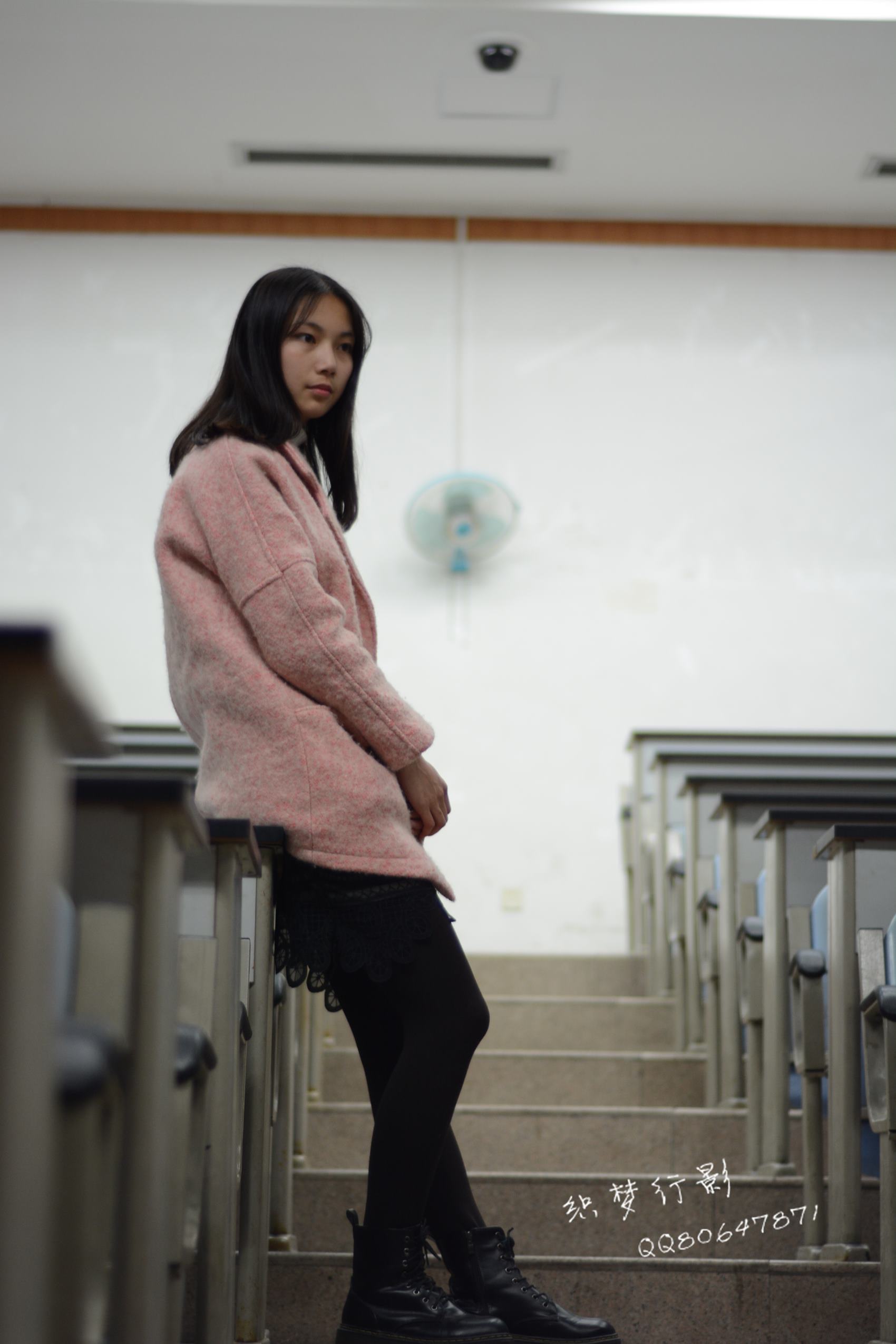 图片[109]-织梦行影@NO.040-第三十九期 校园图书馆小美女打底裤马丁靴白袜美脚（校园）[165P] – 速更版-美库