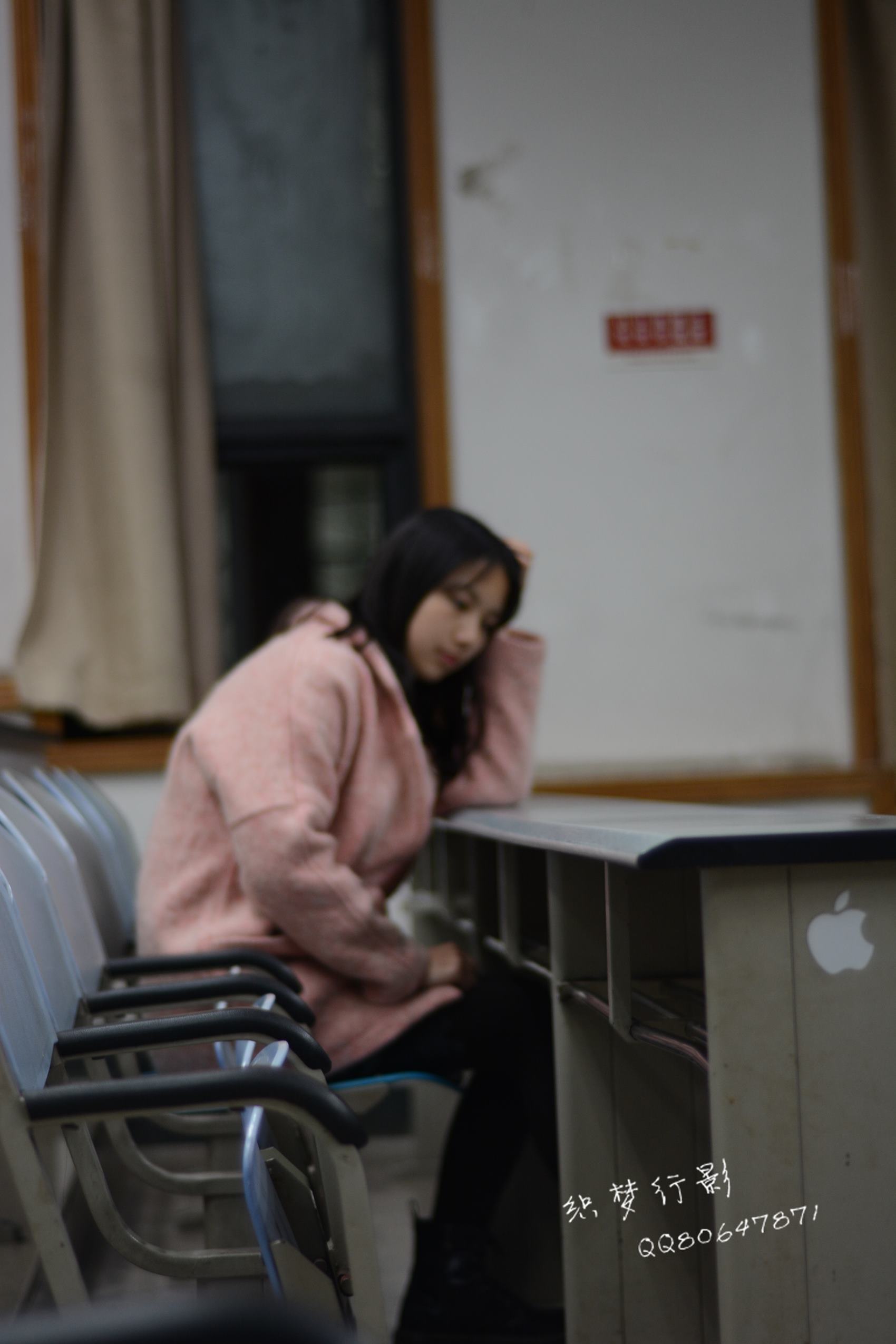 图片[111]-织梦行影@NO.040-第三十九期 校园图书馆小美女打底裤马丁靴白袜美脚（校园）[165P] – 速更版-美库