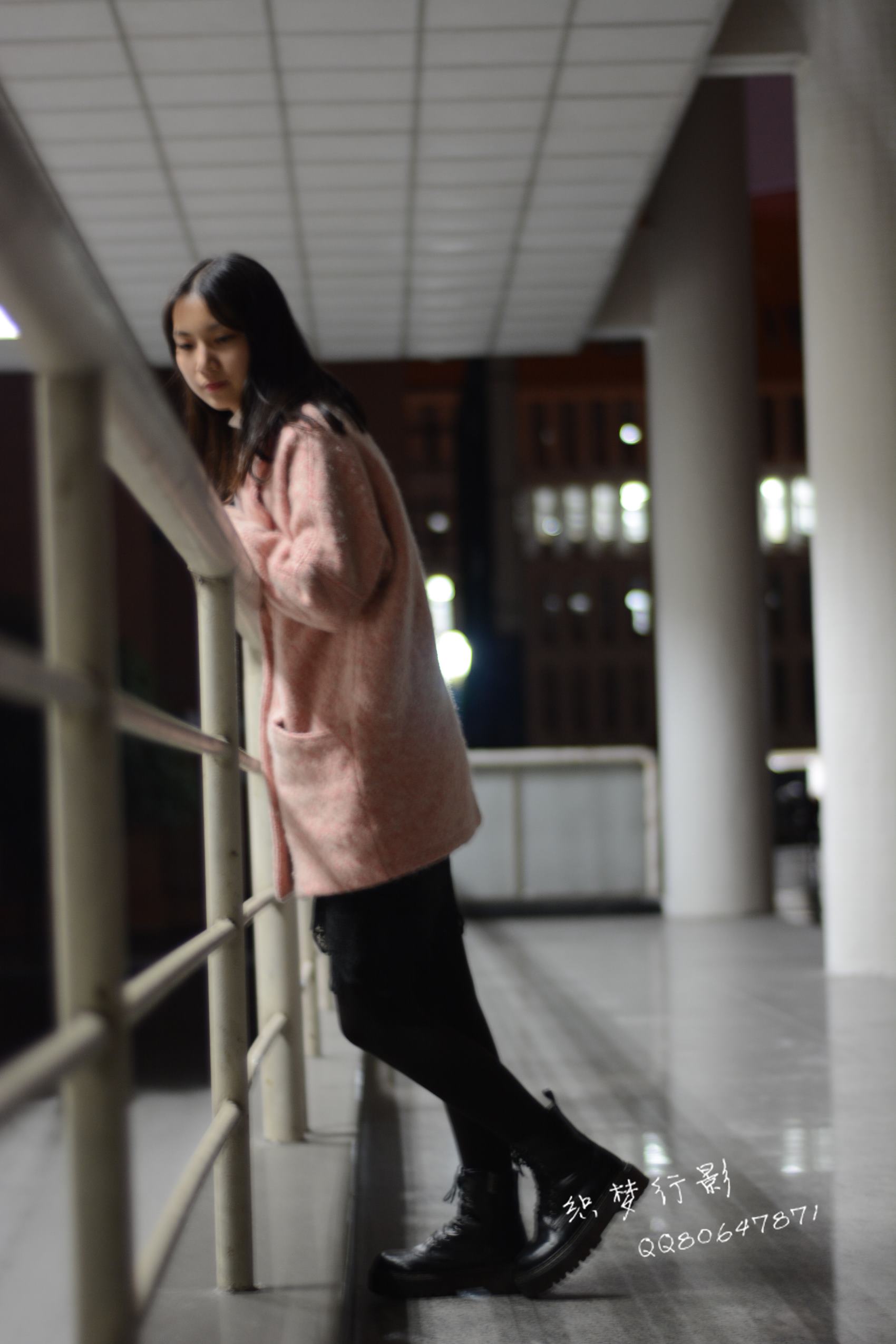 图片[115]-织梦行影@NO.040-第三十九期 校园图书馆小美女打底裤马丁靴白袜美脚（校园）[165P] – 速更版-美库