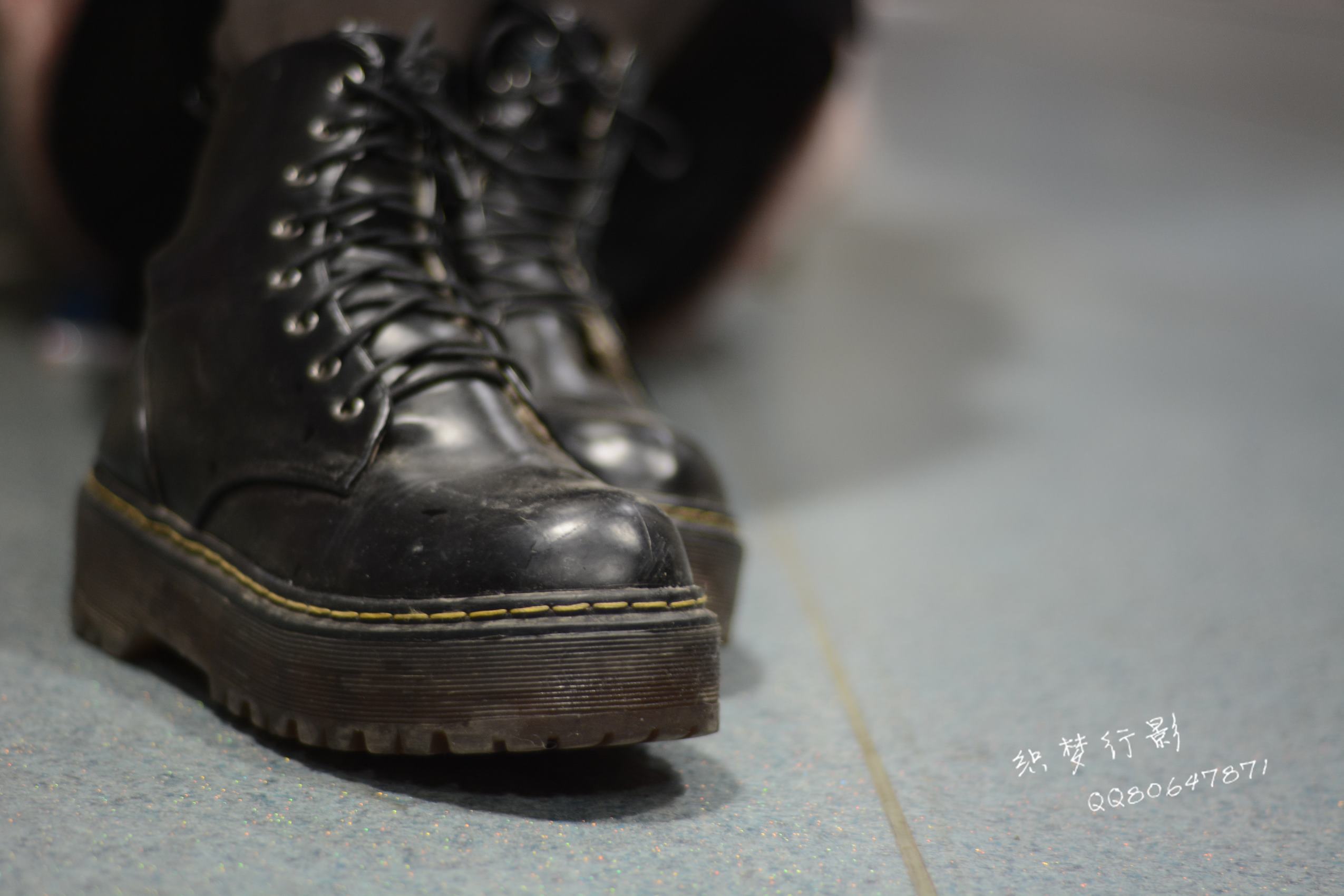 图片[121]-织梦行影@NO.040-第三十九期 校园图书馆小美女打底裤马丁靴白袜美脚（校园）[165P] – 速更版-美库