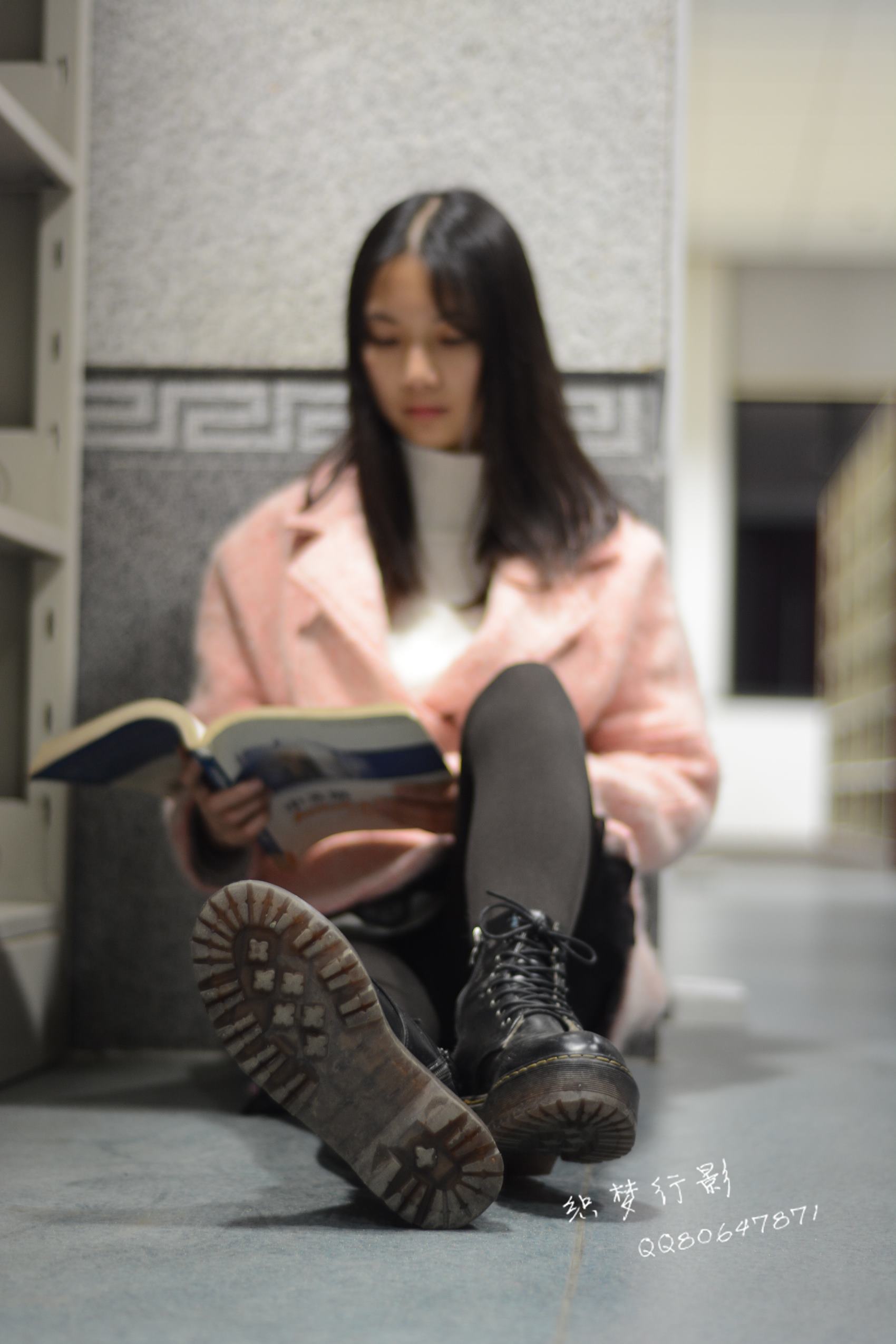 图片[124]-织梦行影@NO.040-第三十九期 校园图书馆小美女打底裤马丁靴白袜美脚（校园）[165P] – 速更版-美库