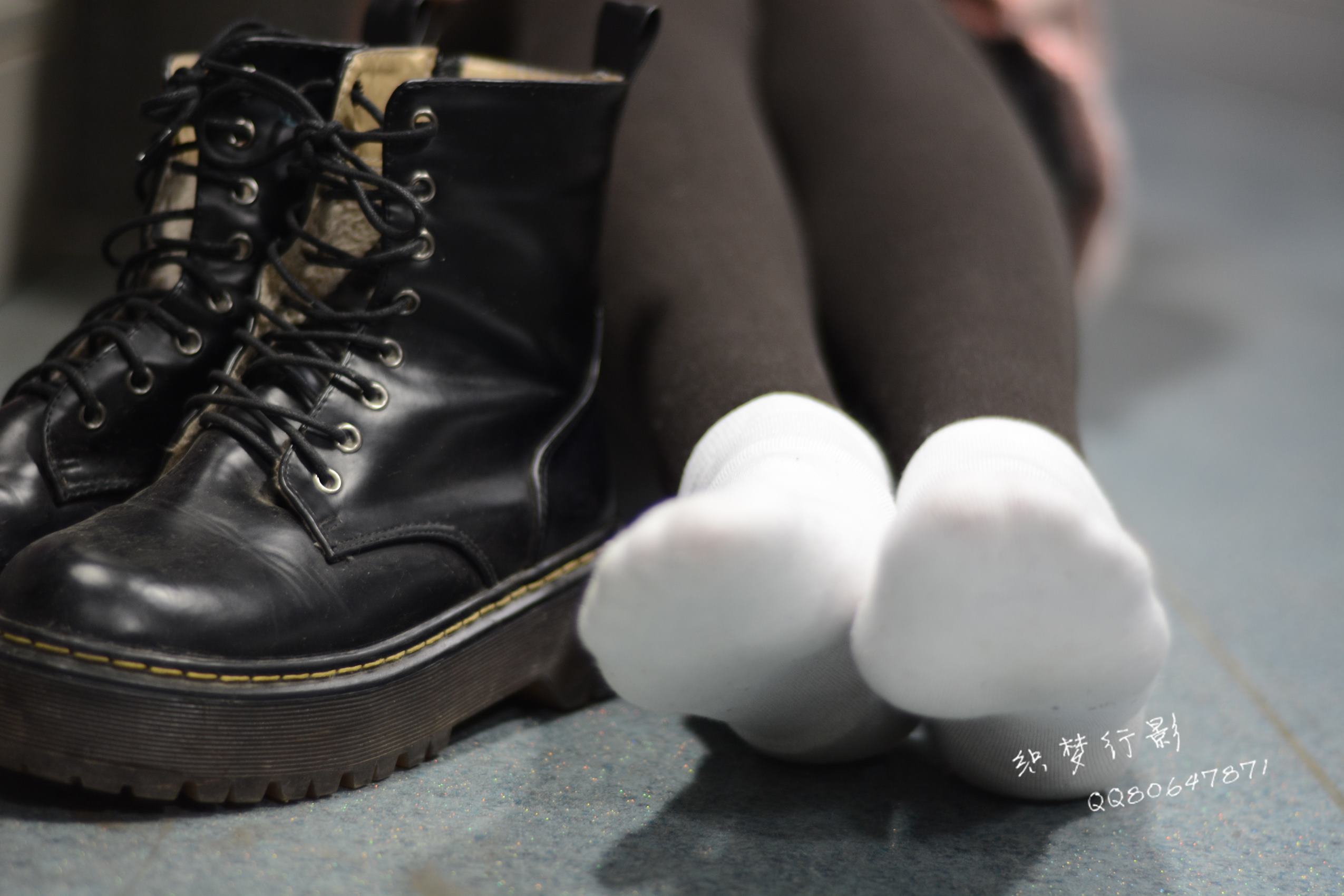 图片[131]-织梦行影@NO.040-第三十九期 校园图书馆小美女打底裤马丁靴白袜美脚（校园）[165P] – 速更版-美库