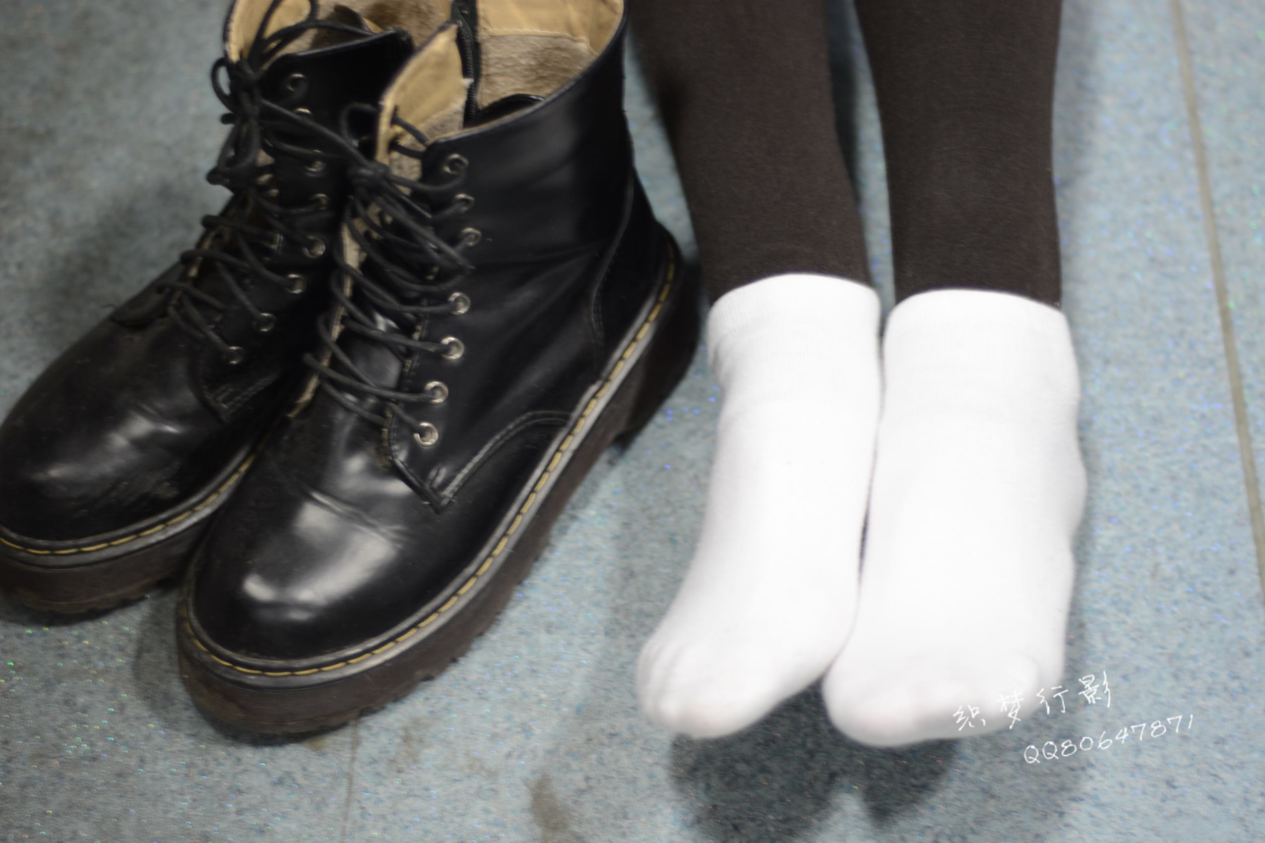 图片[139]-织梦行影@NO.040-第三十九期 校园图书馆小美女打底裤马丁靴白袜美脚（校园）[165P] – 速更版-美库