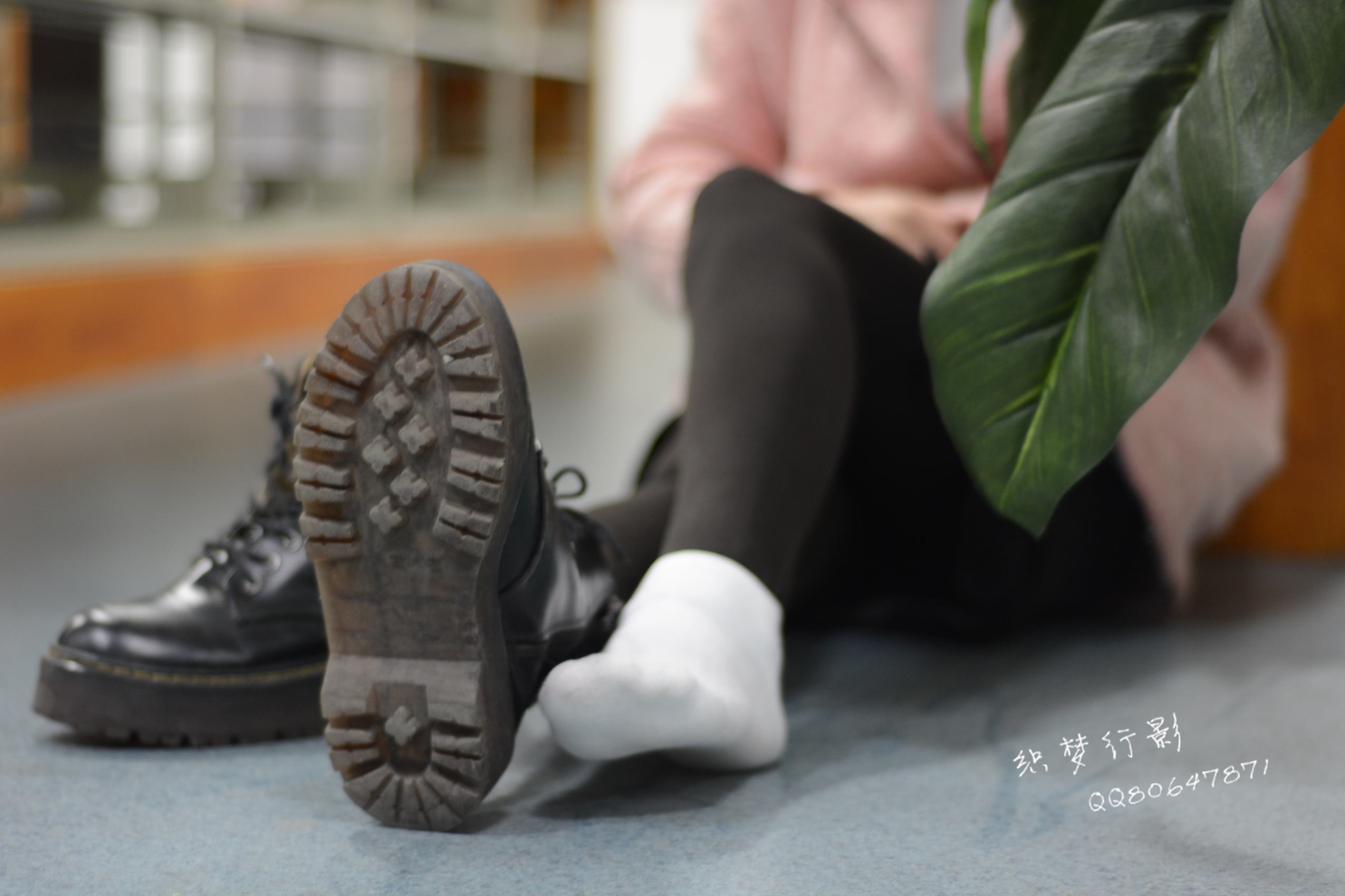 图片[142]-织梦行影@NO.040-第三十九期 校园图书馆小美女打底裤马丁靴白袜美脚（校园）[165P] – 速更版-美库