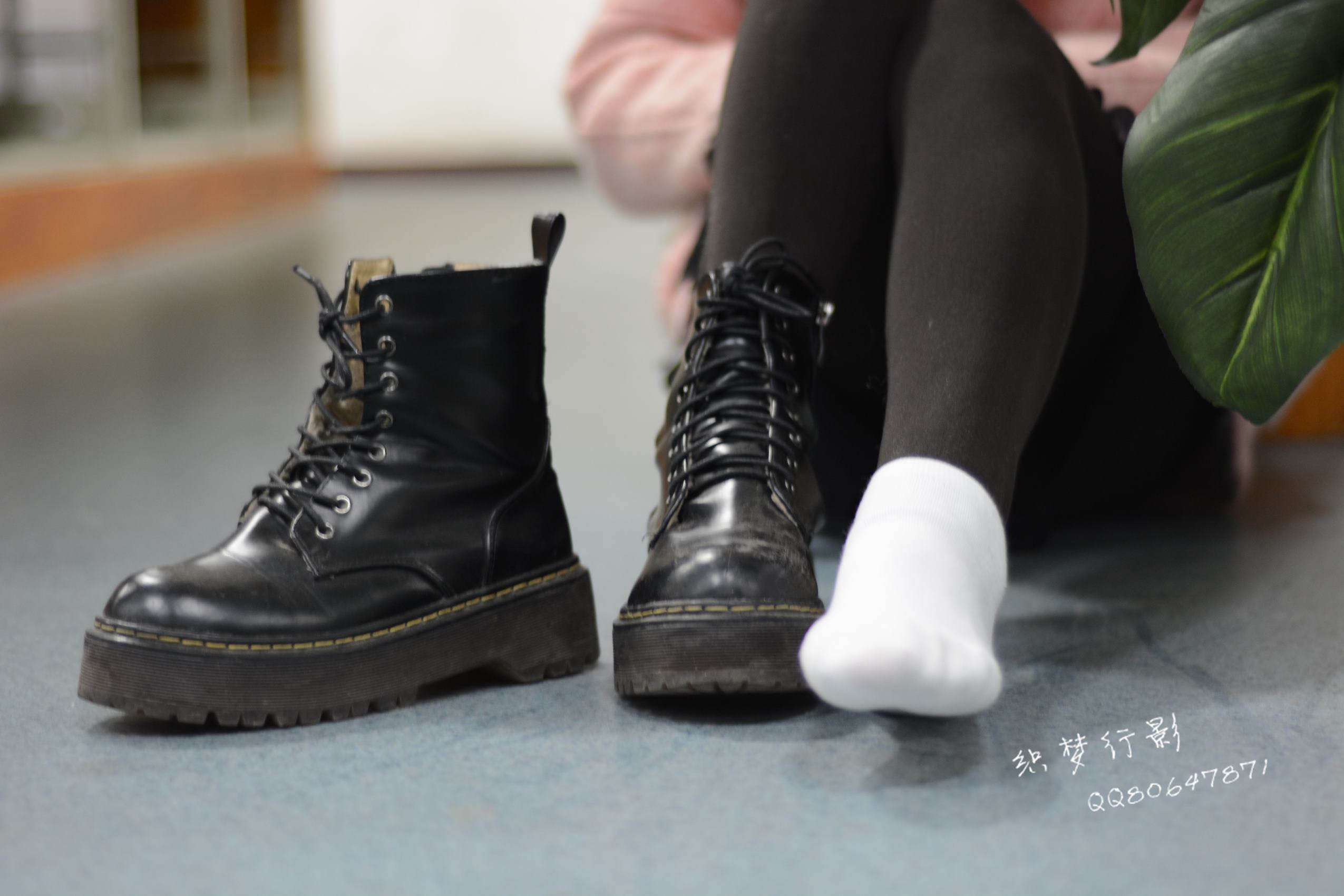 图片[143]-织梦行影@NO.040-第三十九期 校园图书馆小美女打底裤马丁靴白袜美脚（校园）[165P] – 速更版-美库