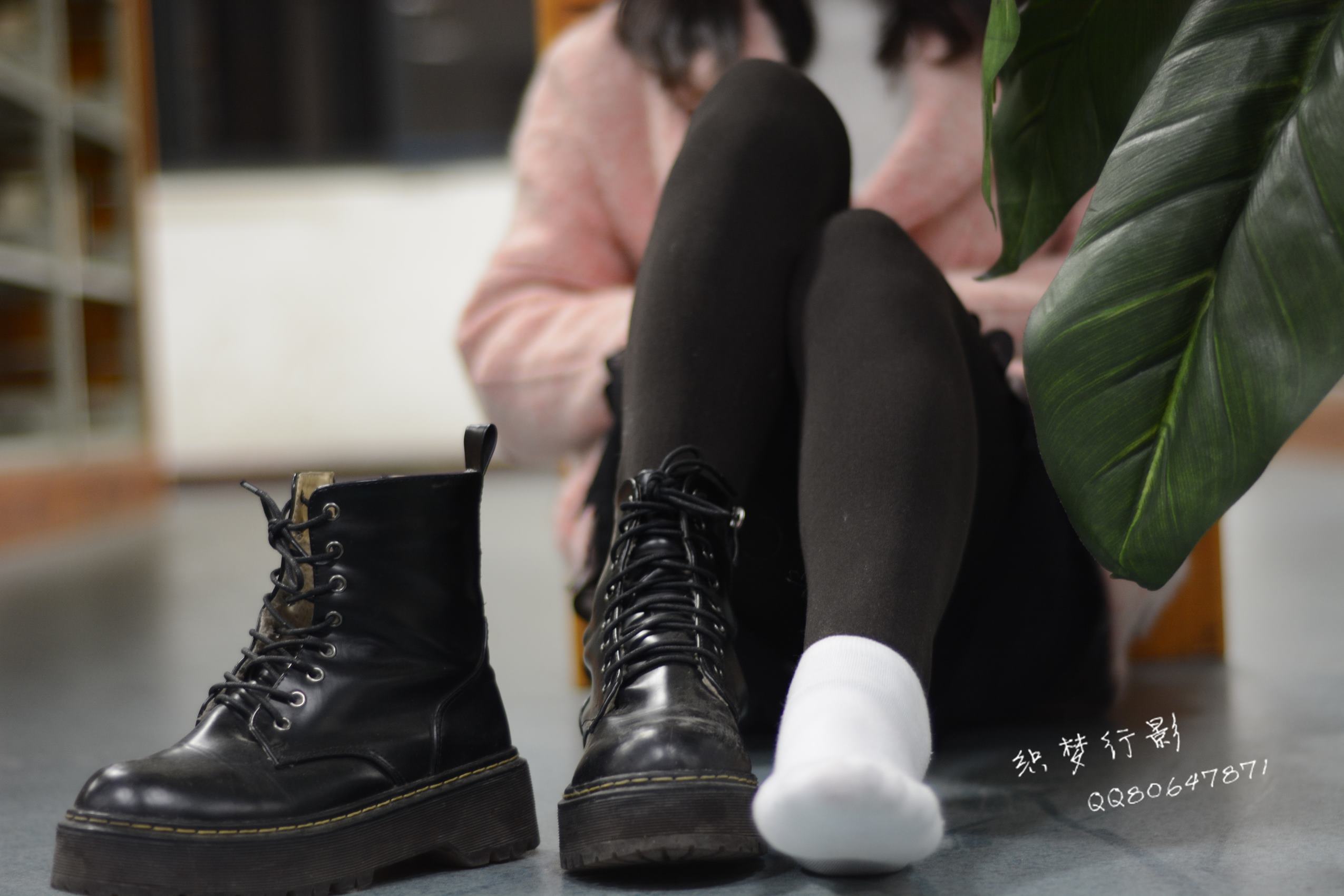 图片[147]-织梦行影@NO.040-第三十九期 校园图书馆小美女打底裤马丁靴白袜美脚（校园）[165P] – 速更版-美库