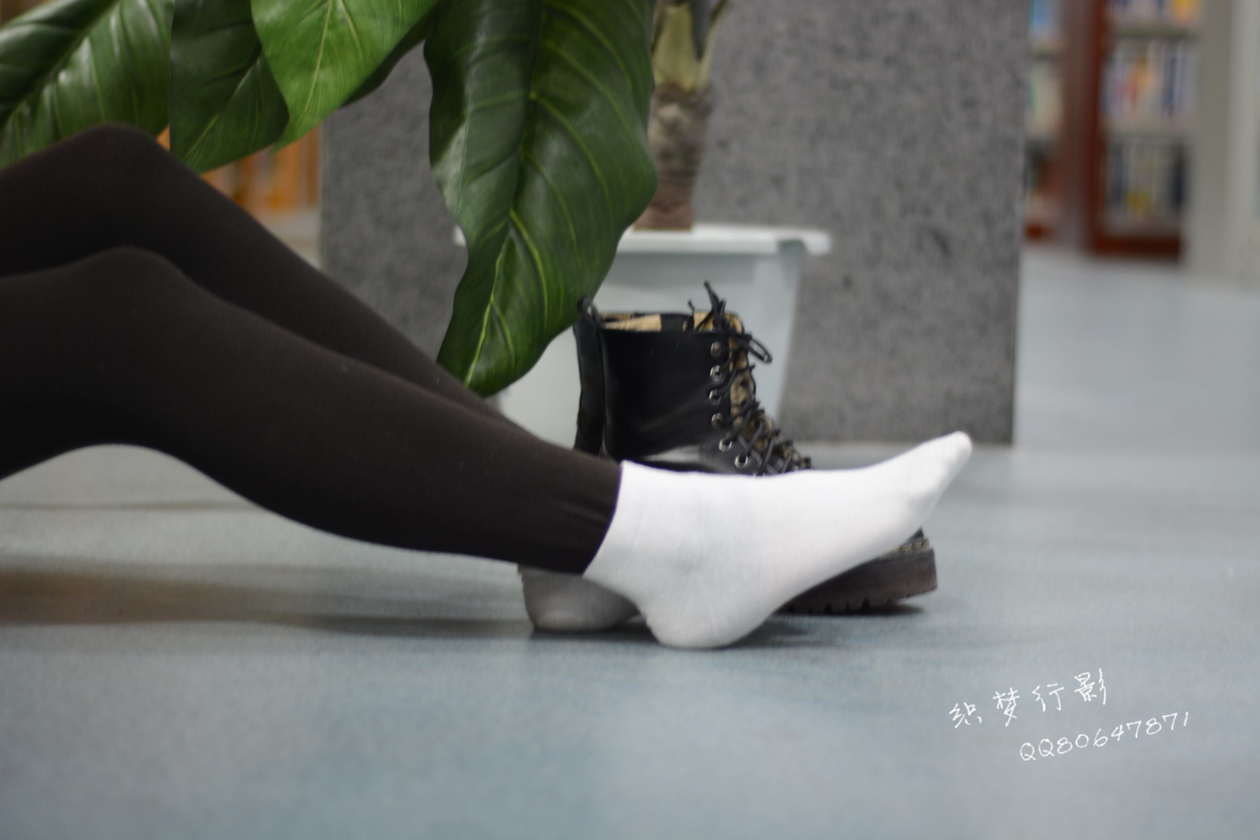 图片[148]-织梦行影@NO.040-第三十九期 校园图书馆小美女打底裤马丁靴白袜美脚（校园）[165P] – 速更版-美库