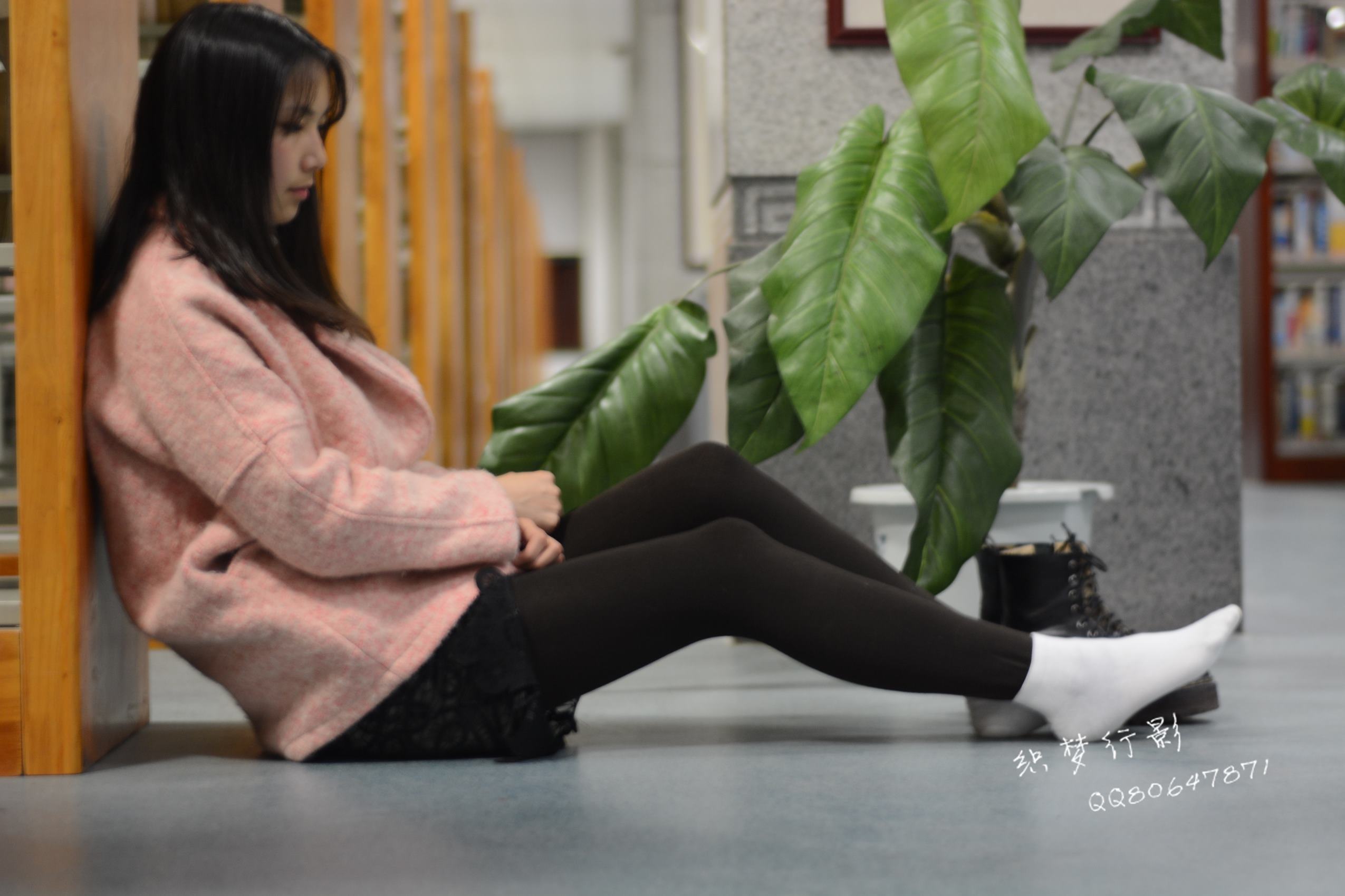 图片[150]-织梦行影@NO.040-第三十九期 校园图书馆小美女打底裤马丁靴白袜美脚（校园）[165P] – 速更版-美库