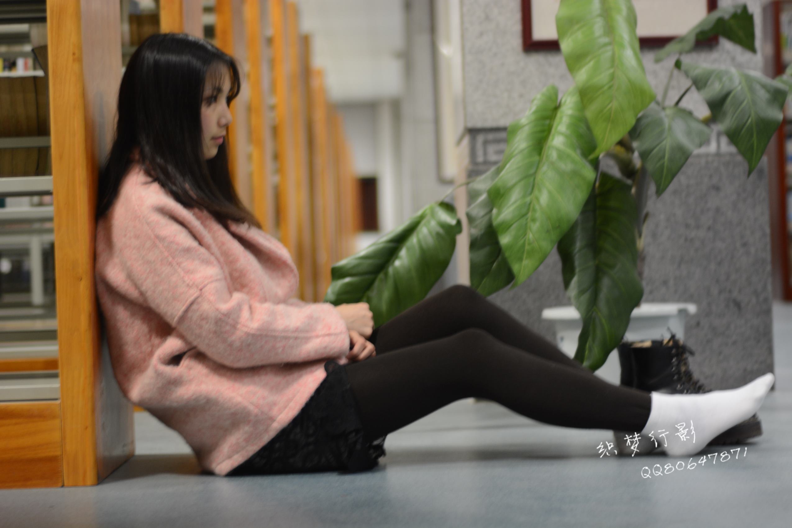 图片[152]-织梦行影@NO.040-第三十九期 校园图书馆小美女打底裤马丁靴白袜美脚（校园）[165P] – 速更版-美库