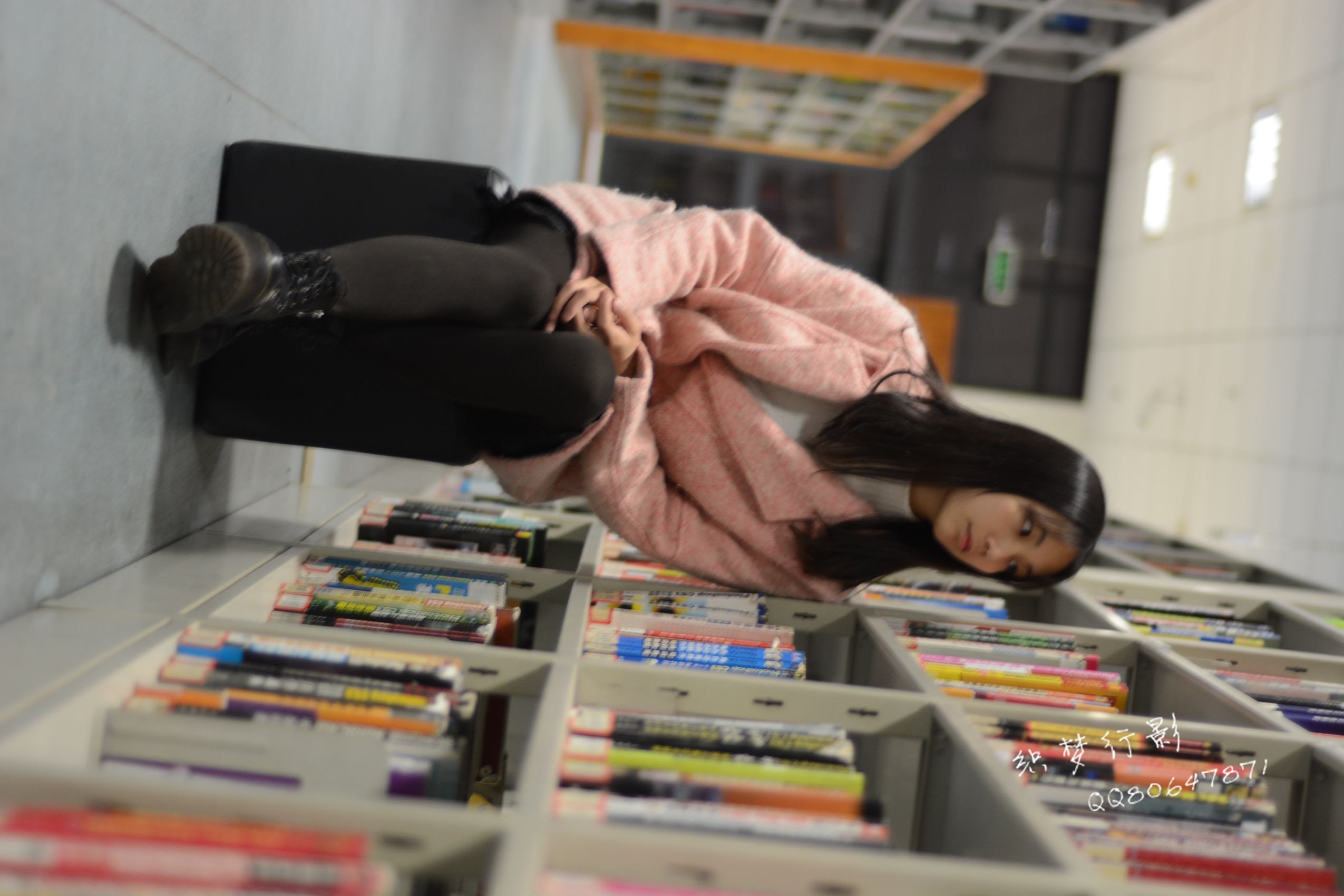 图片[158]-织梦行影@NO.040-第三十九期 校园图书馆小美女打底裤马丁靴白袜美脚（校园）[165P] – 速更版-美库