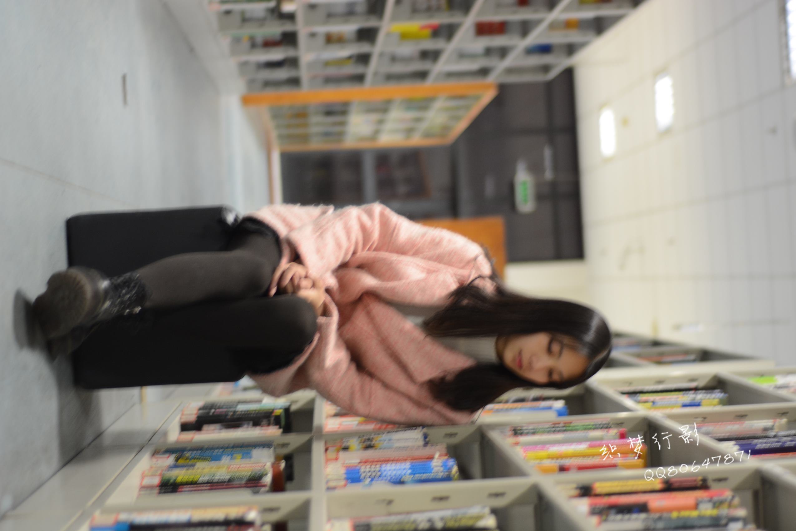 图片[159]-织梦行影@NO.040-第三十九期 校园图书馆小美女打底裤马丁靴白袜美脚（校园）[165P] – 速更版-美库