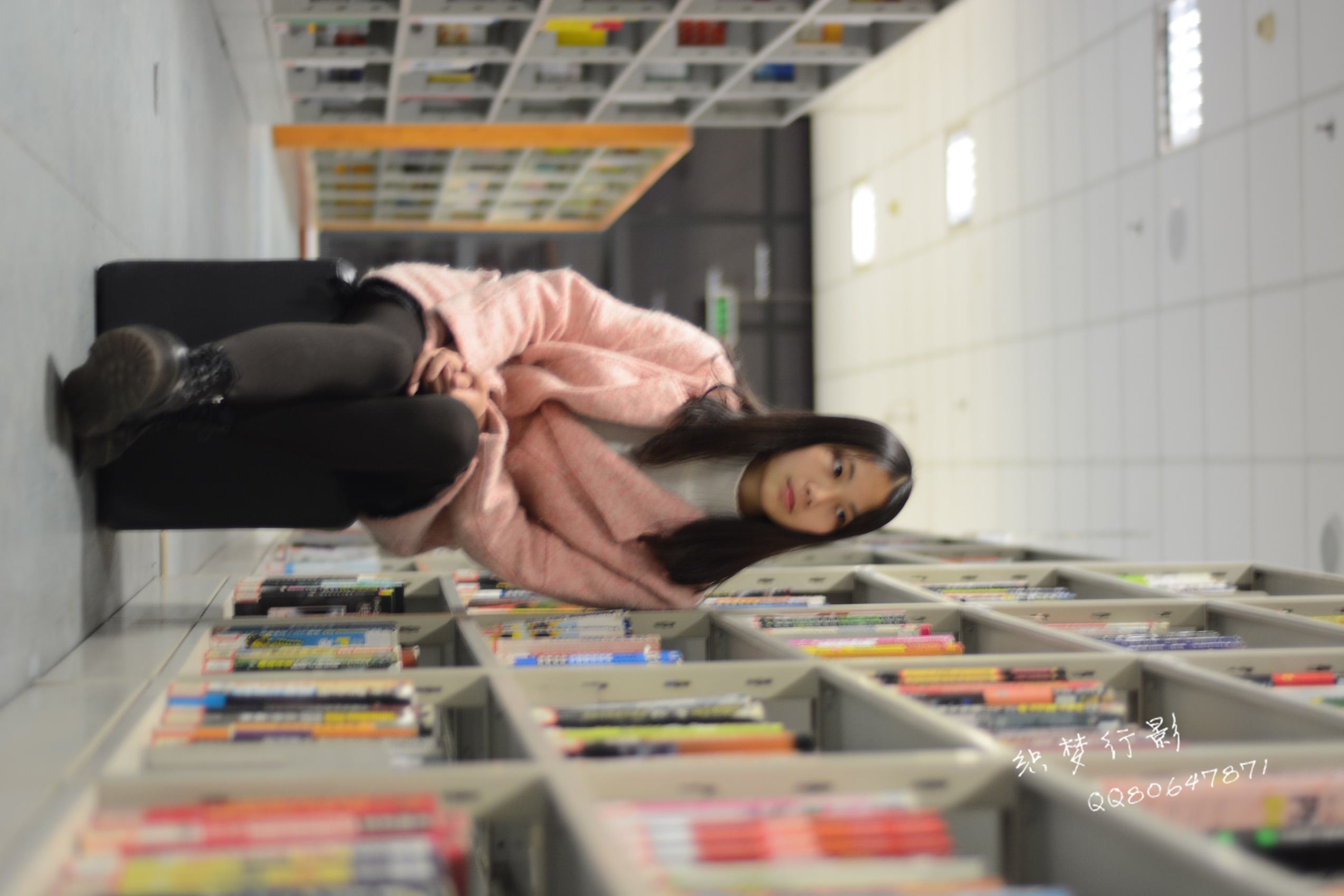 图片[160]-织梦行影@NO.040-第三十九期 校园图书馆小美女打底裤马丁靴白袜美脚（校园）[165P] – 速更版-美库